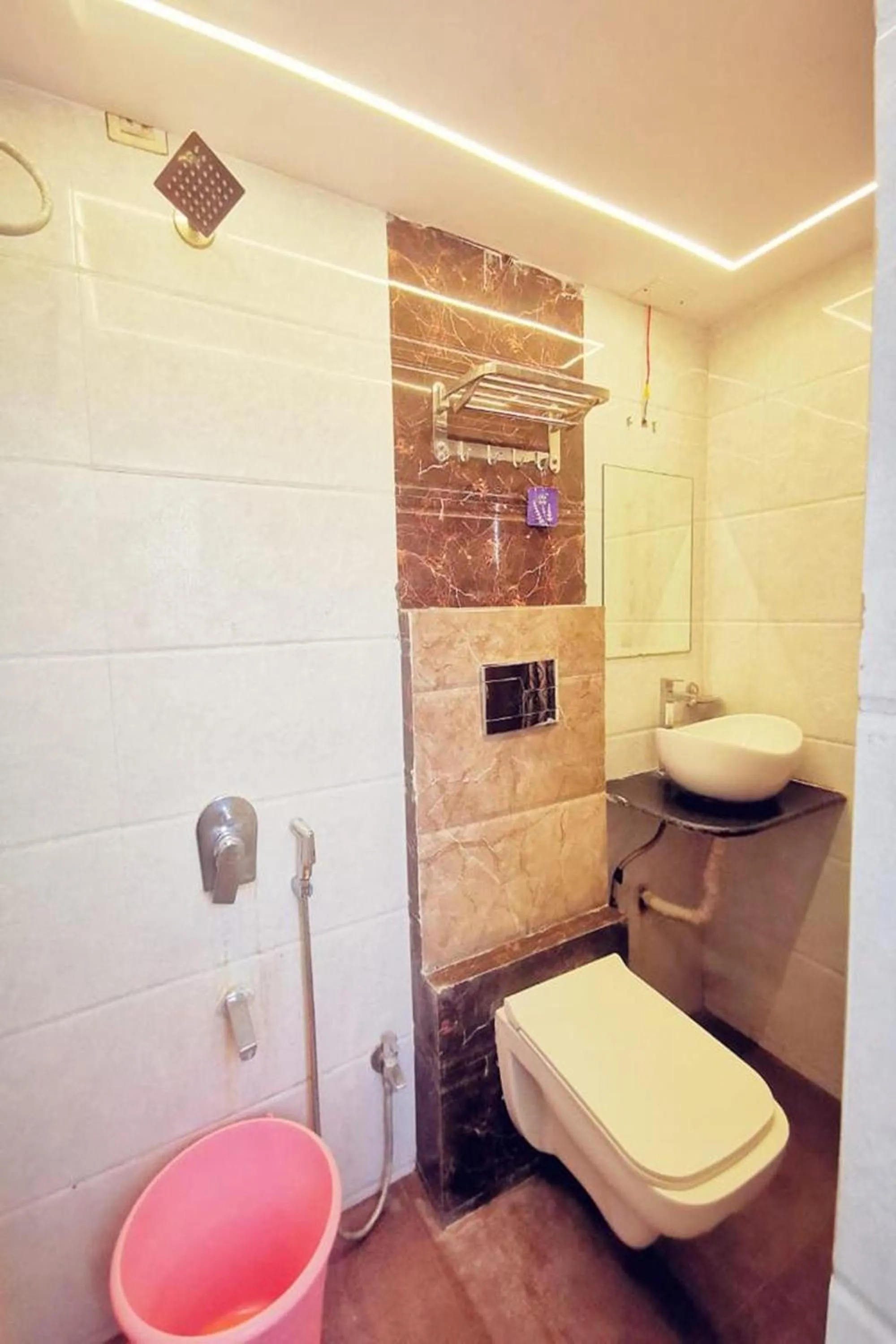 Toilet in Hotel Neelkiran