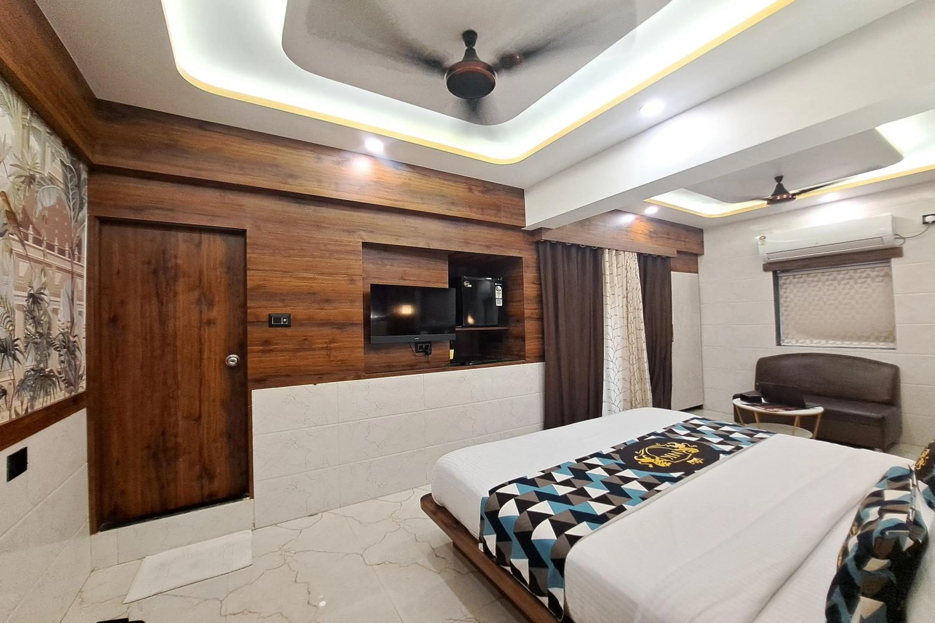 Bedroom in Hotel Neelkiran