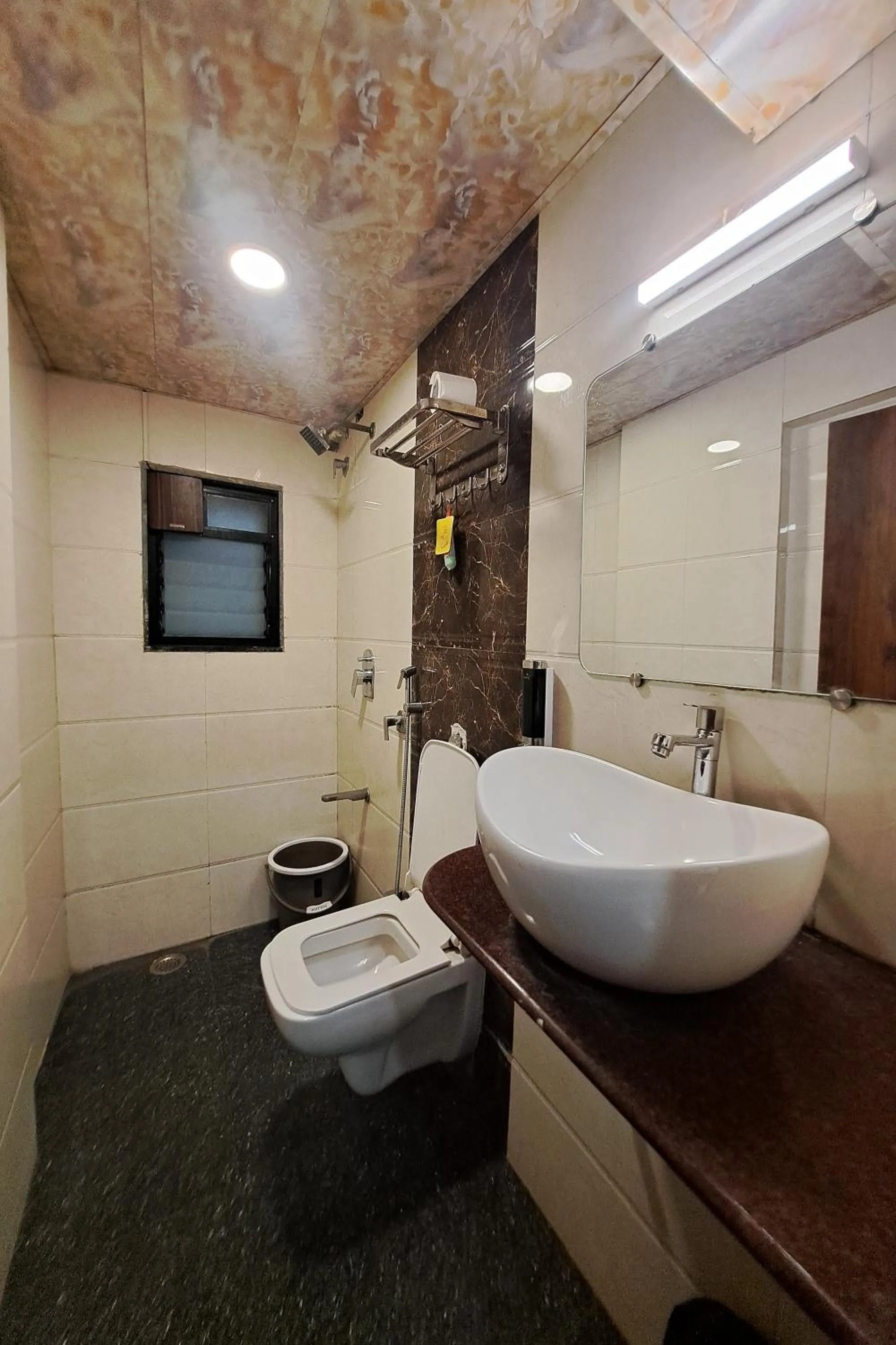 Shower in Hotel Neelkiran