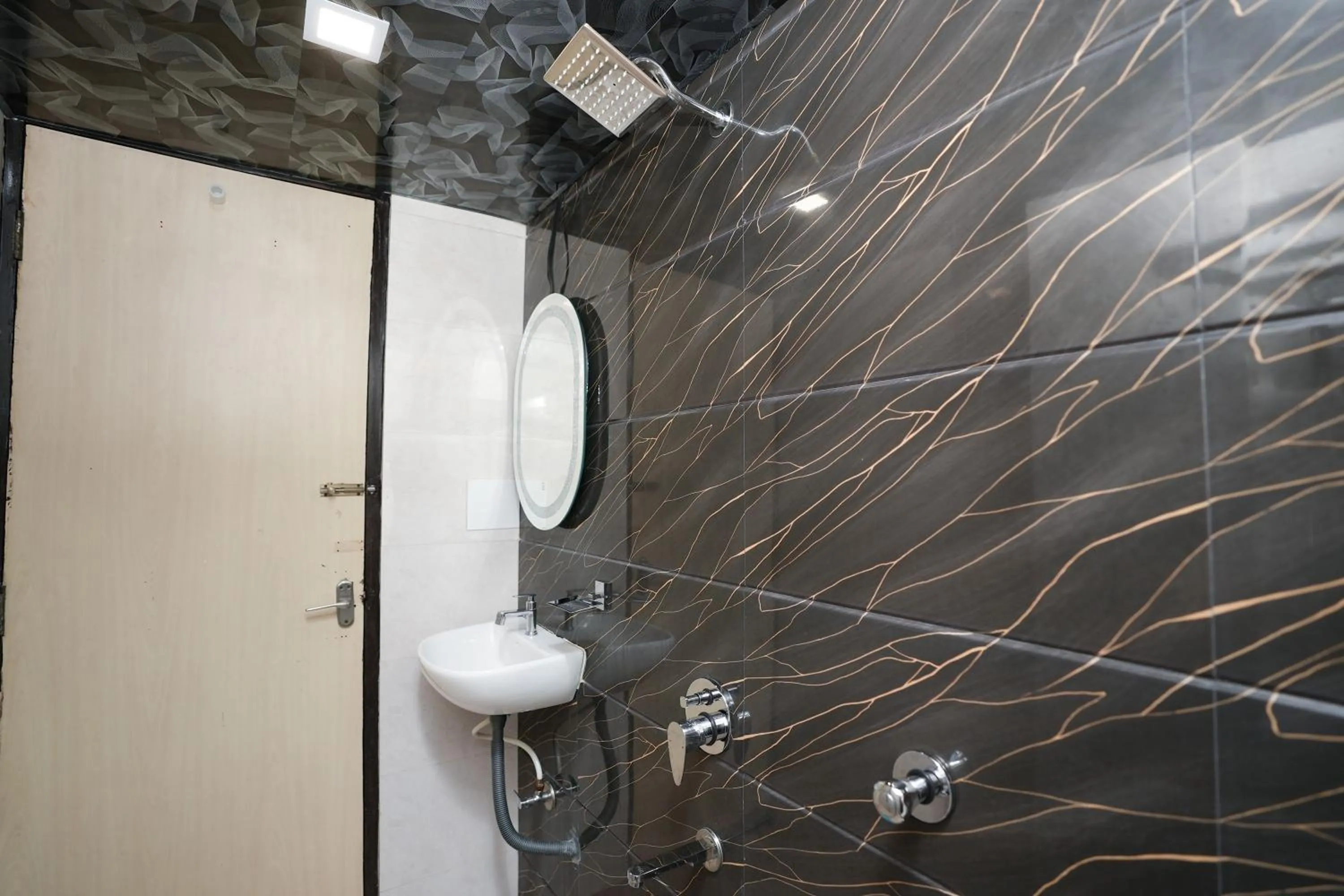 Bathroom in Hotel Neelkiran