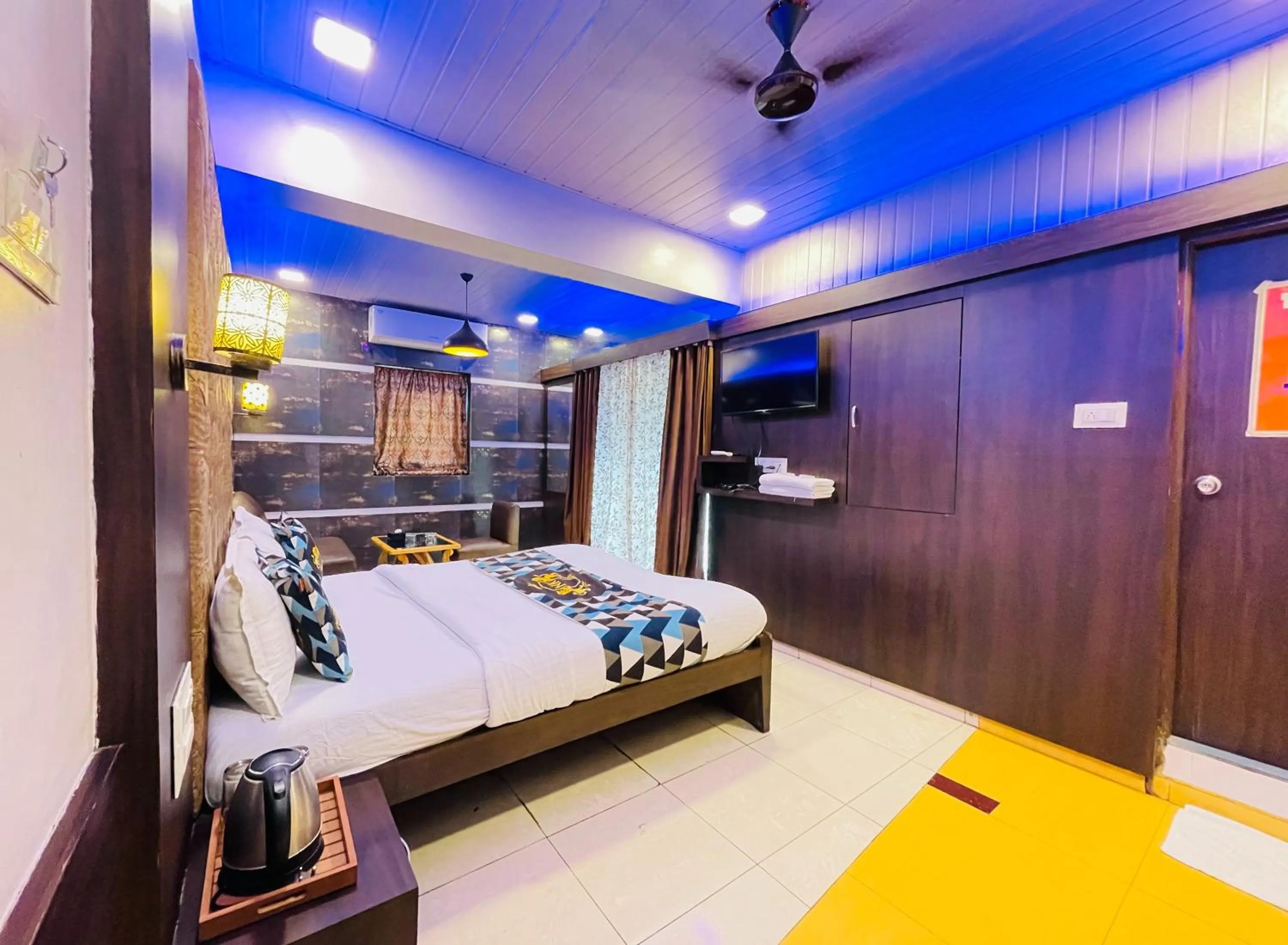 Bed in Hotel Neelkiran