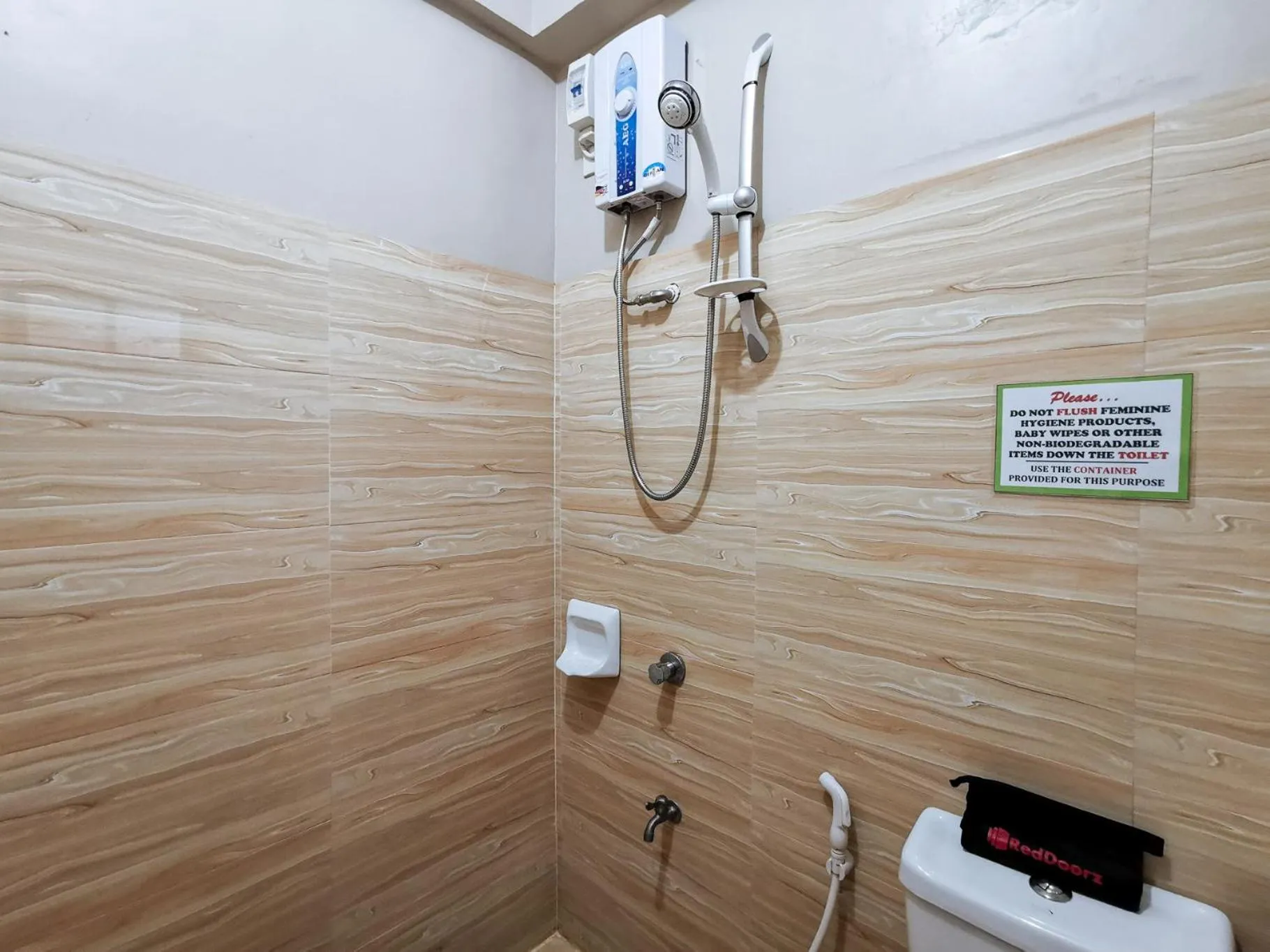 Shower in RedDoorz near Gaisano Mall Gensan
