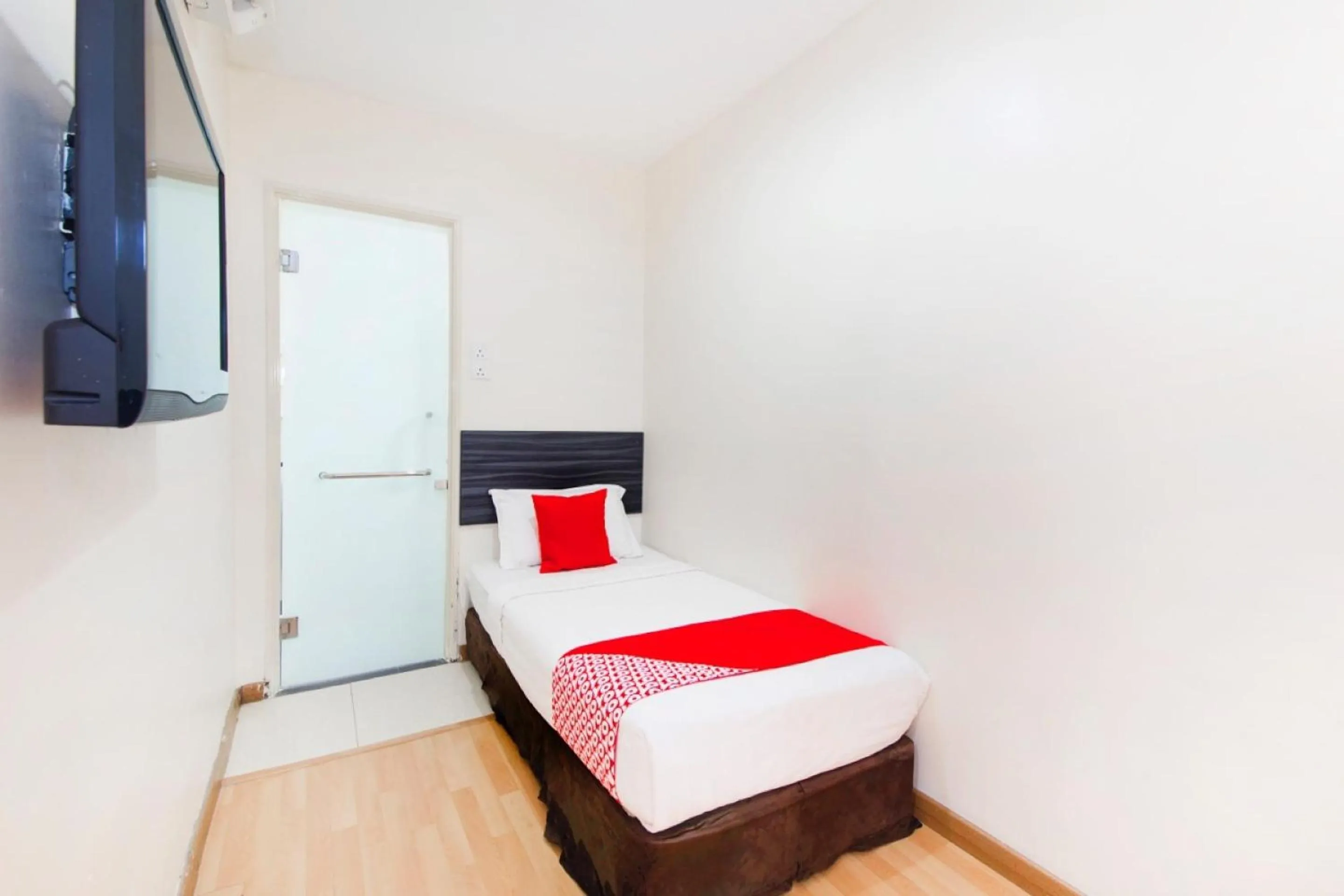 Bedroom, Bed in Super OYO 331 I Boutique Hotel