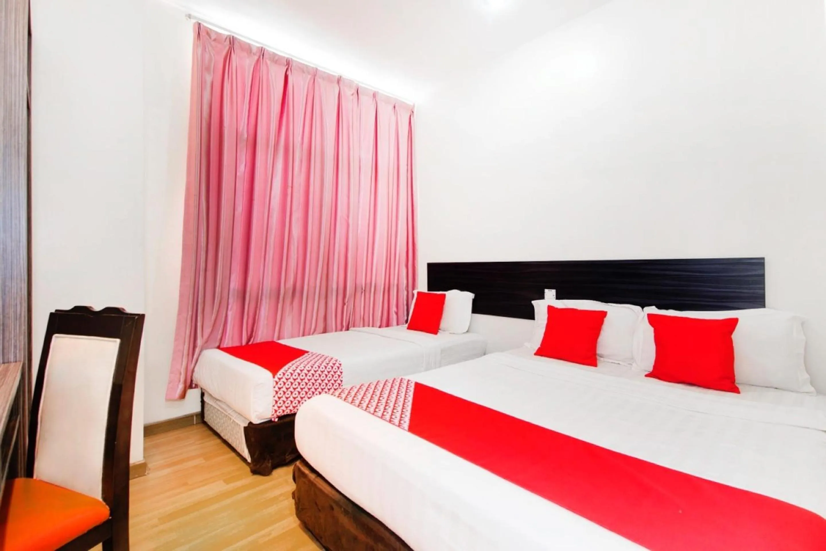 Bedroom, Bed in Super OYO 331 I Boutique Hotel