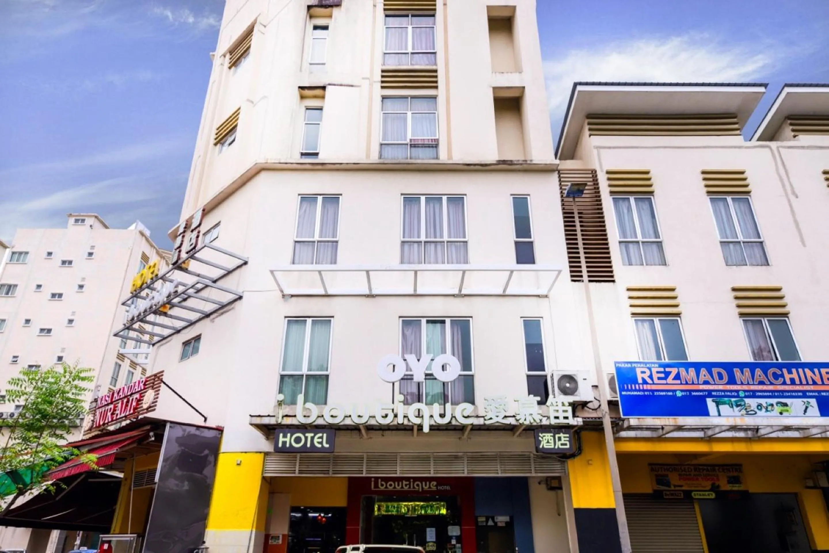 Facade/entrance in Super OYO 331 I Boutique Hotel