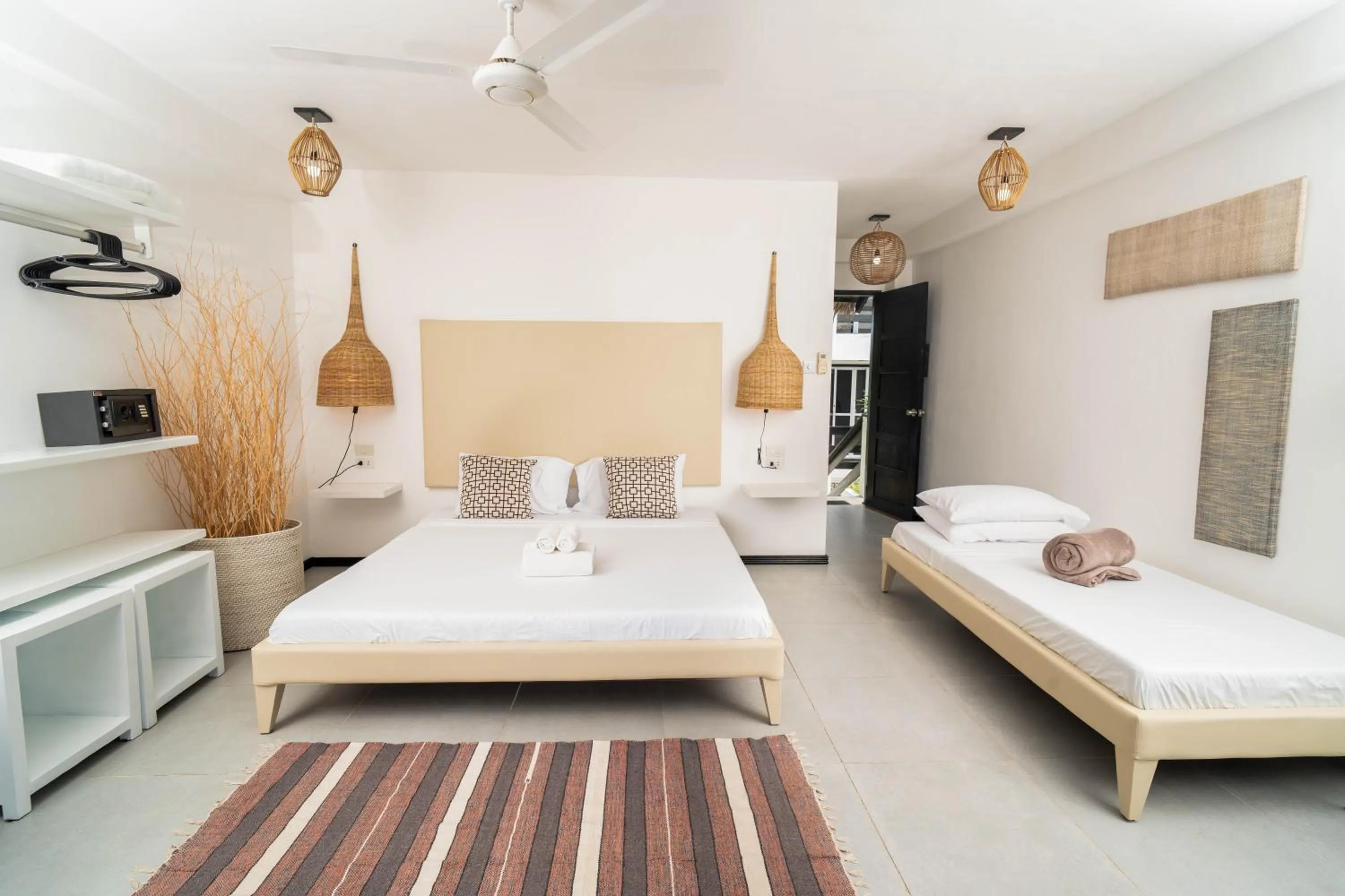 Bed in Blanco Beach Resort Malapascua