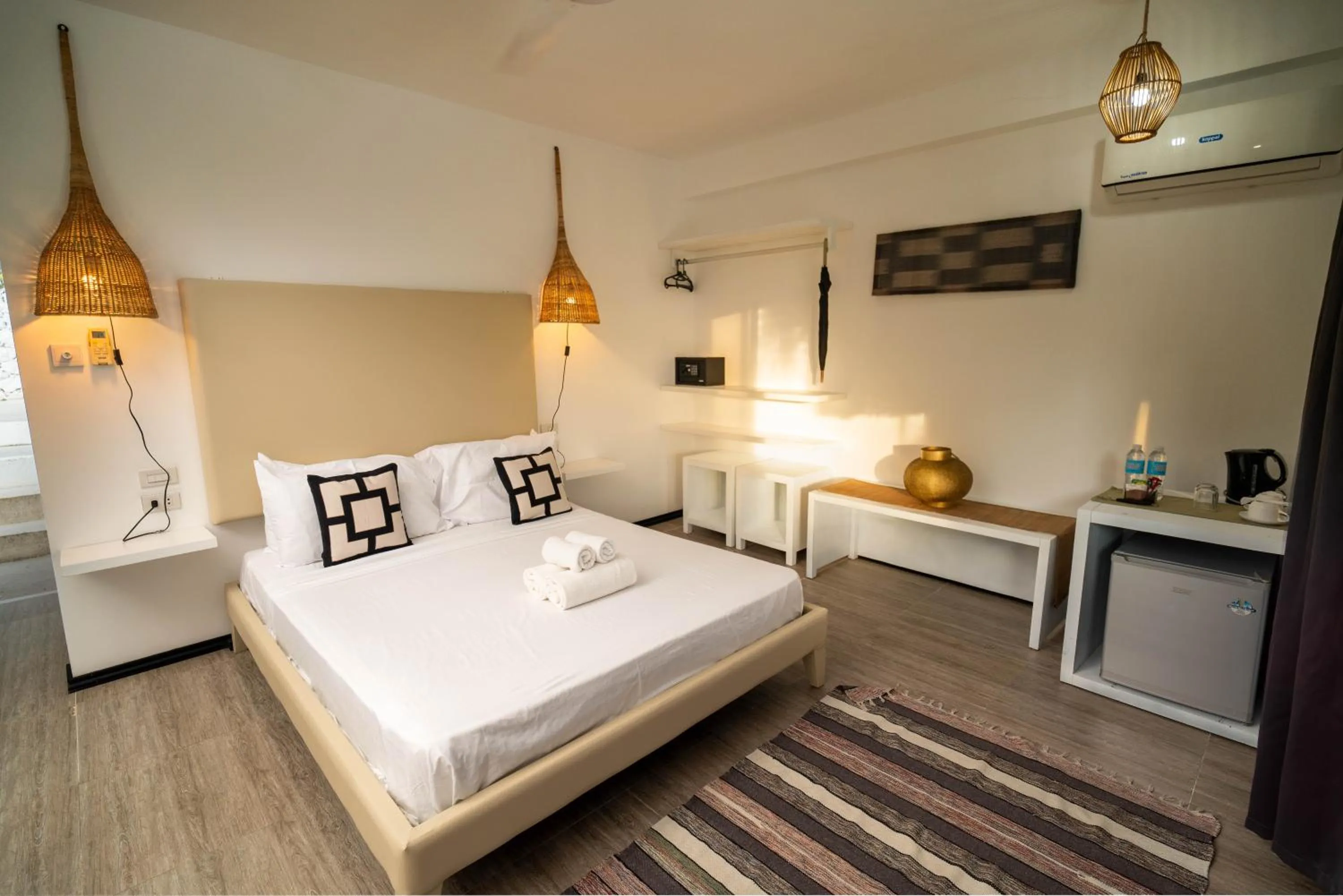 Photo of the whole room, Bed in Blanco Beach Resort Malapascua