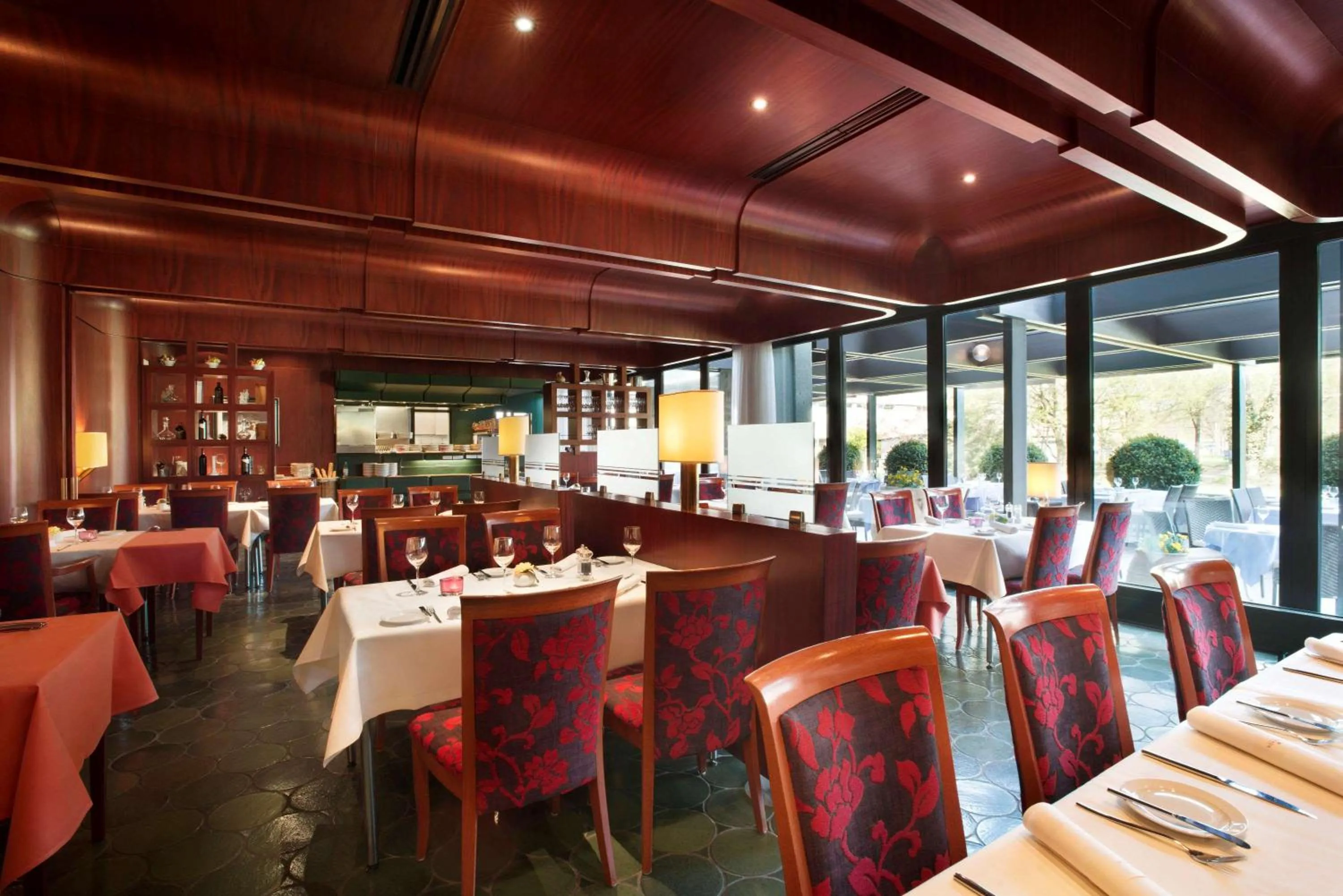 Restaurant/places to eat in Ramada Nürnberg Parkhotel