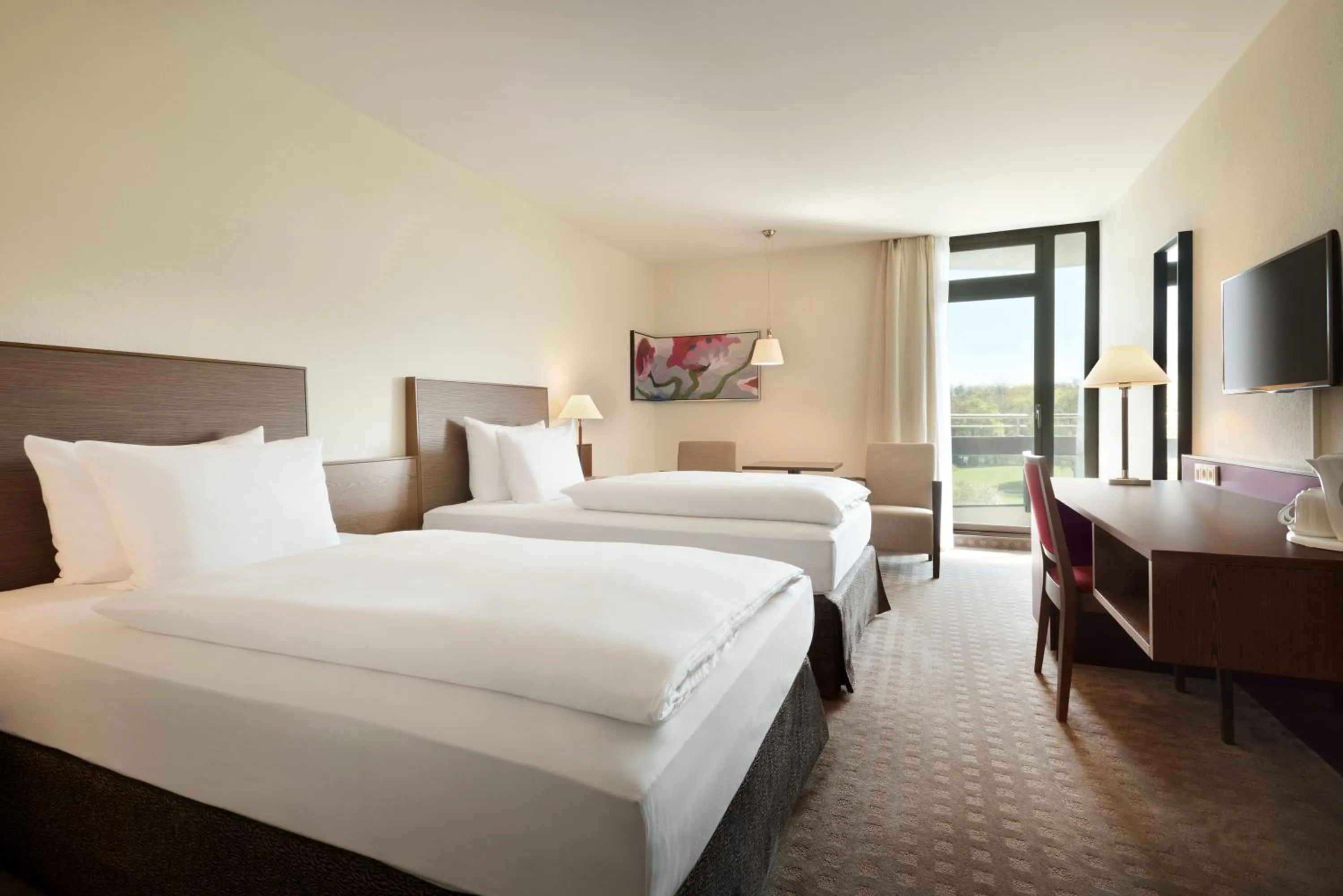 TV and multimedia, Bed in Ramada Nürnberg Parkhotel