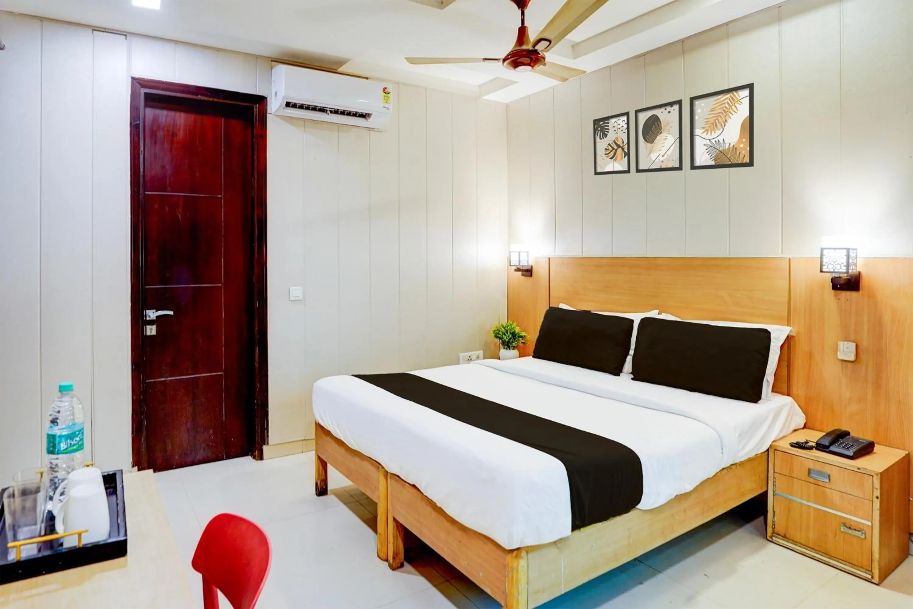 Bedroom, Bed in Super Hotel O Rohini Sector 24