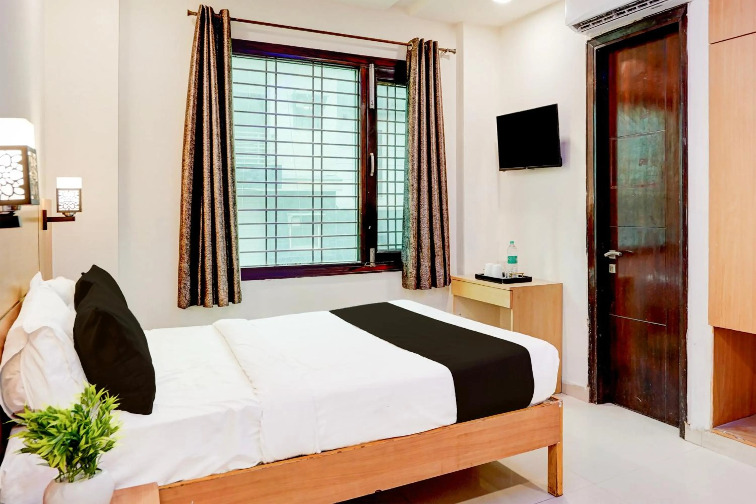 Bedroom, Bed in Super Hotel O Rohini Sector 24