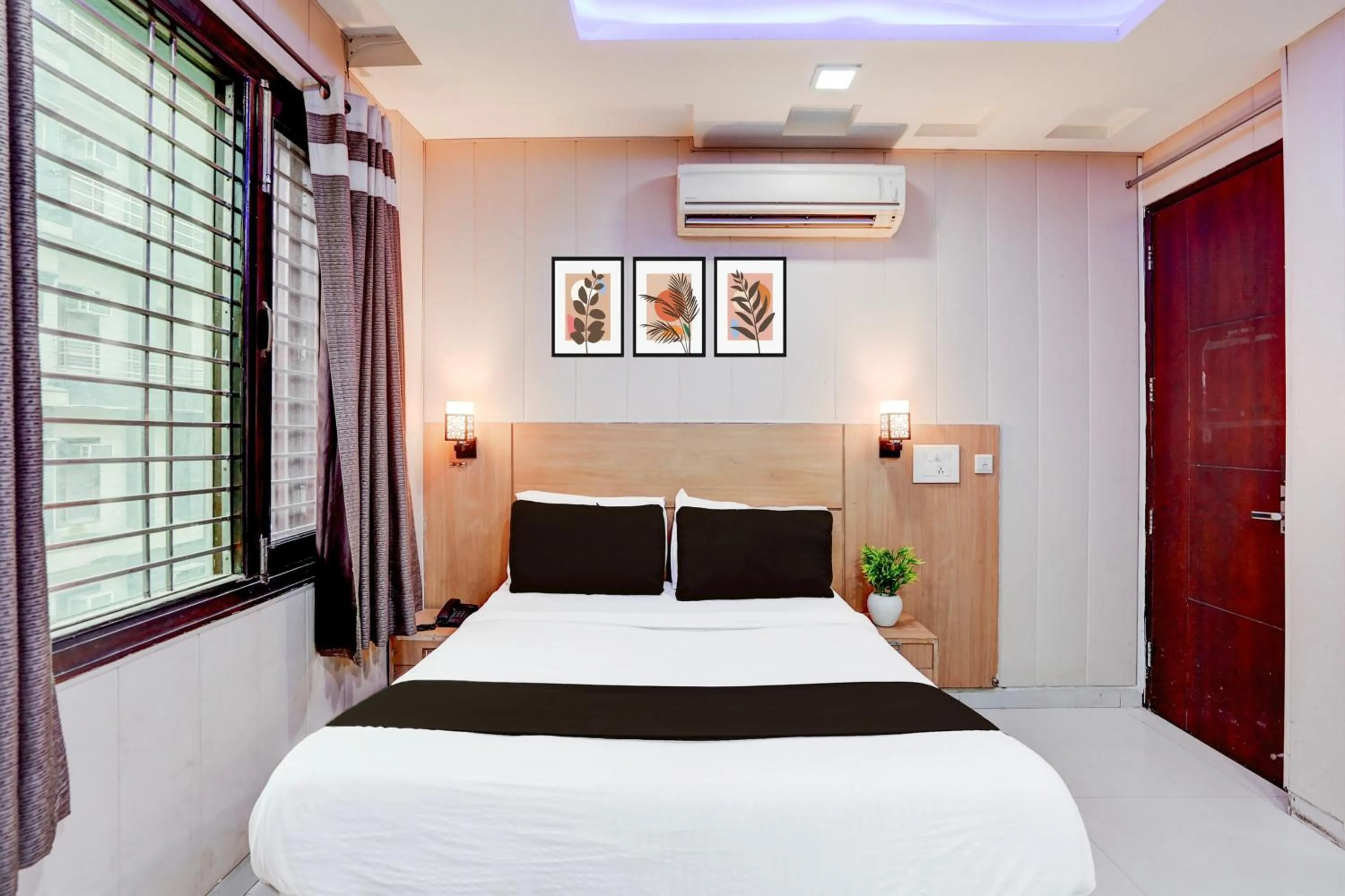 Bedroom, Bed in Super Hotel O Rohini Sector 24