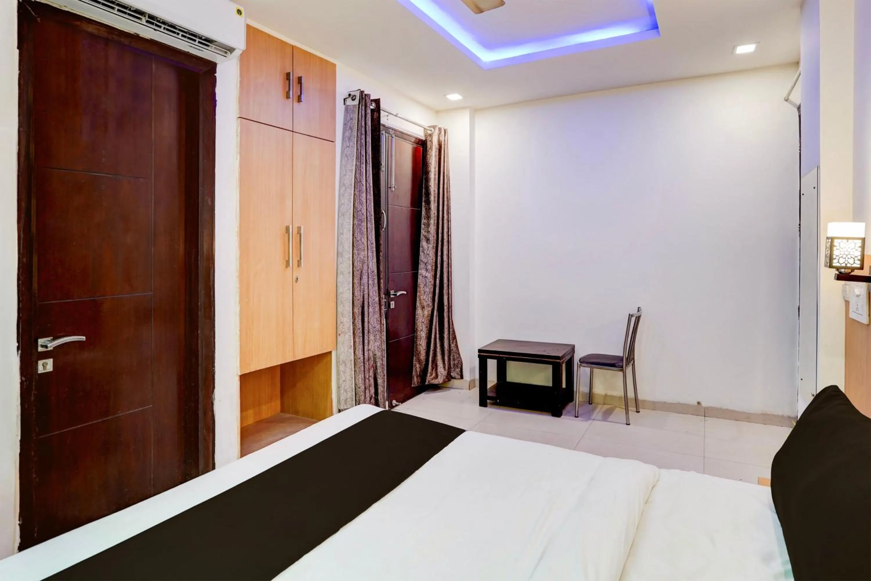 Bedroom, Bed in Super Hotel O Rohini Sector 24
