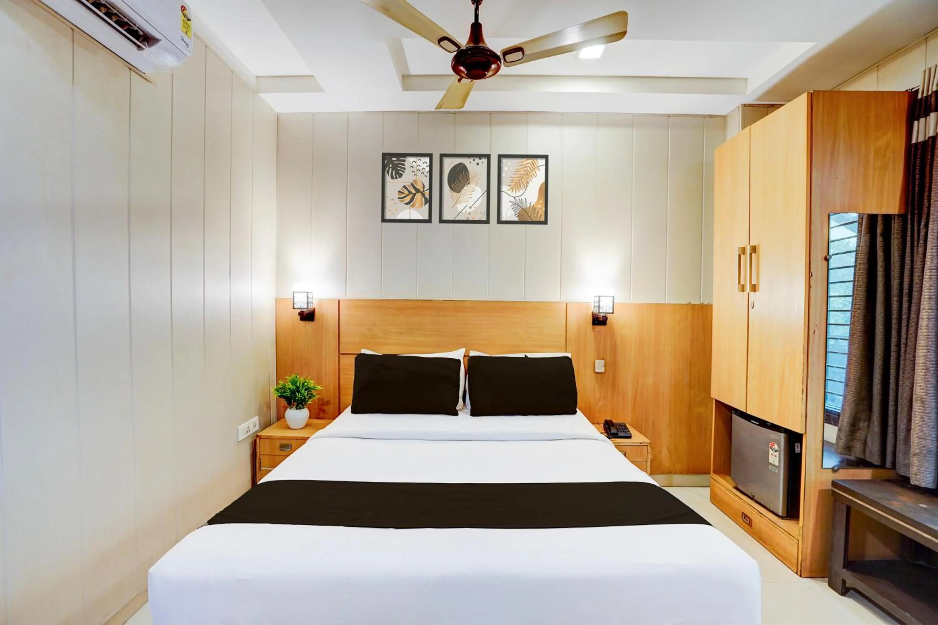 Bedroom, Bed in Super Hotel O Rohini Sector 24