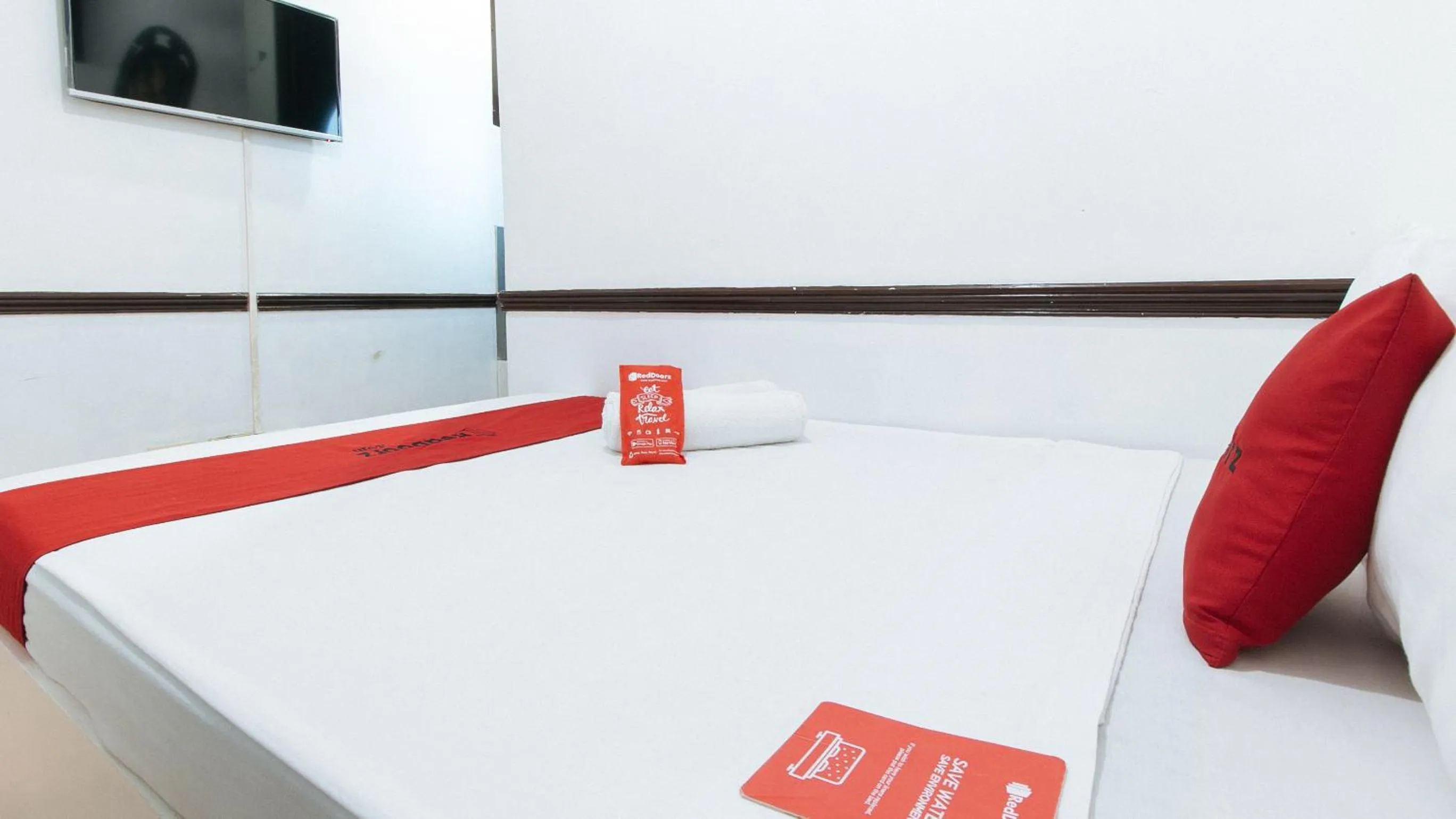 TV and multimedia in RedDoorz Plus at Villa Gloria Taguig