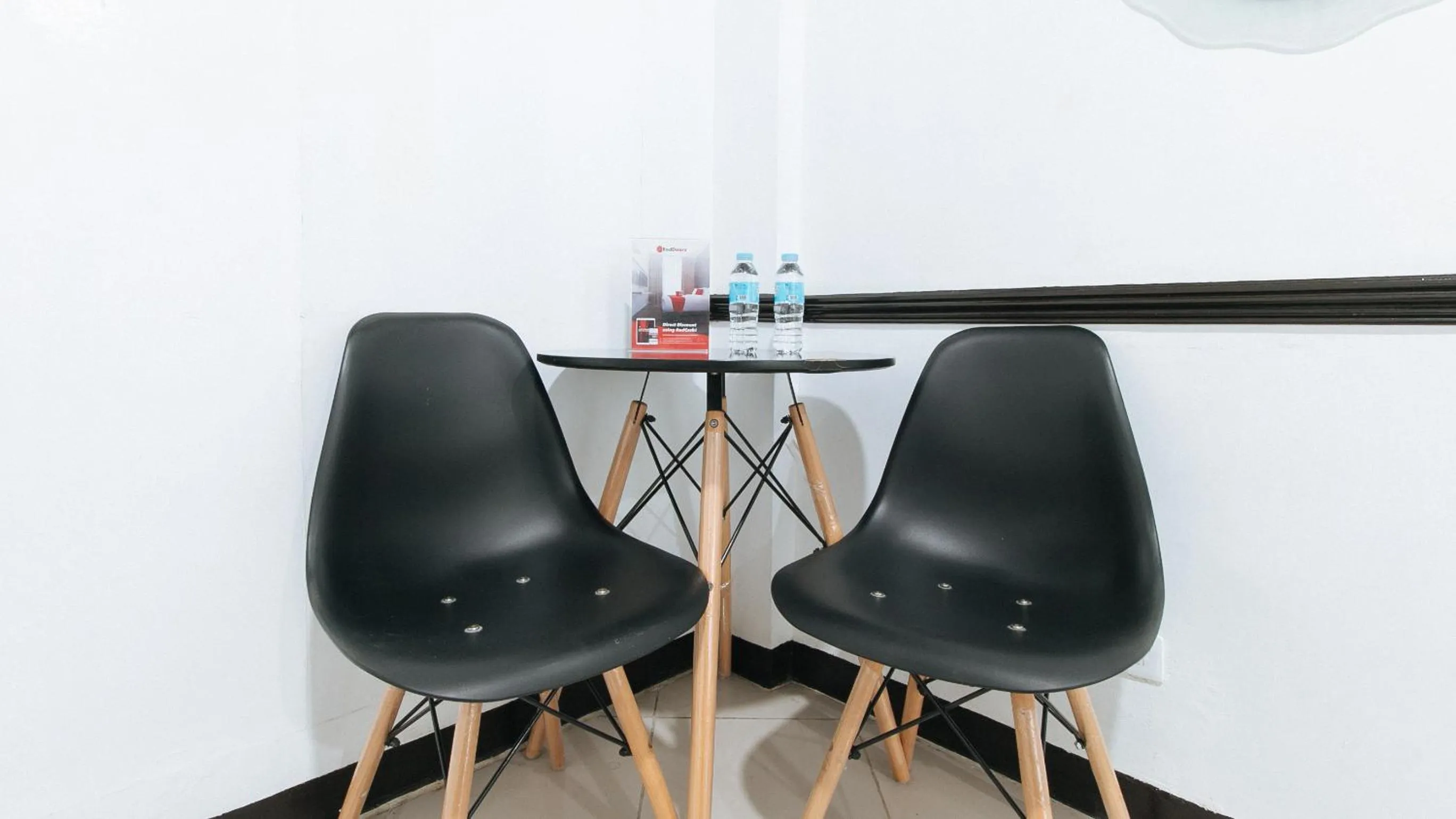 Seating area in RedDoorz Plus at Villa Gloria Taguig