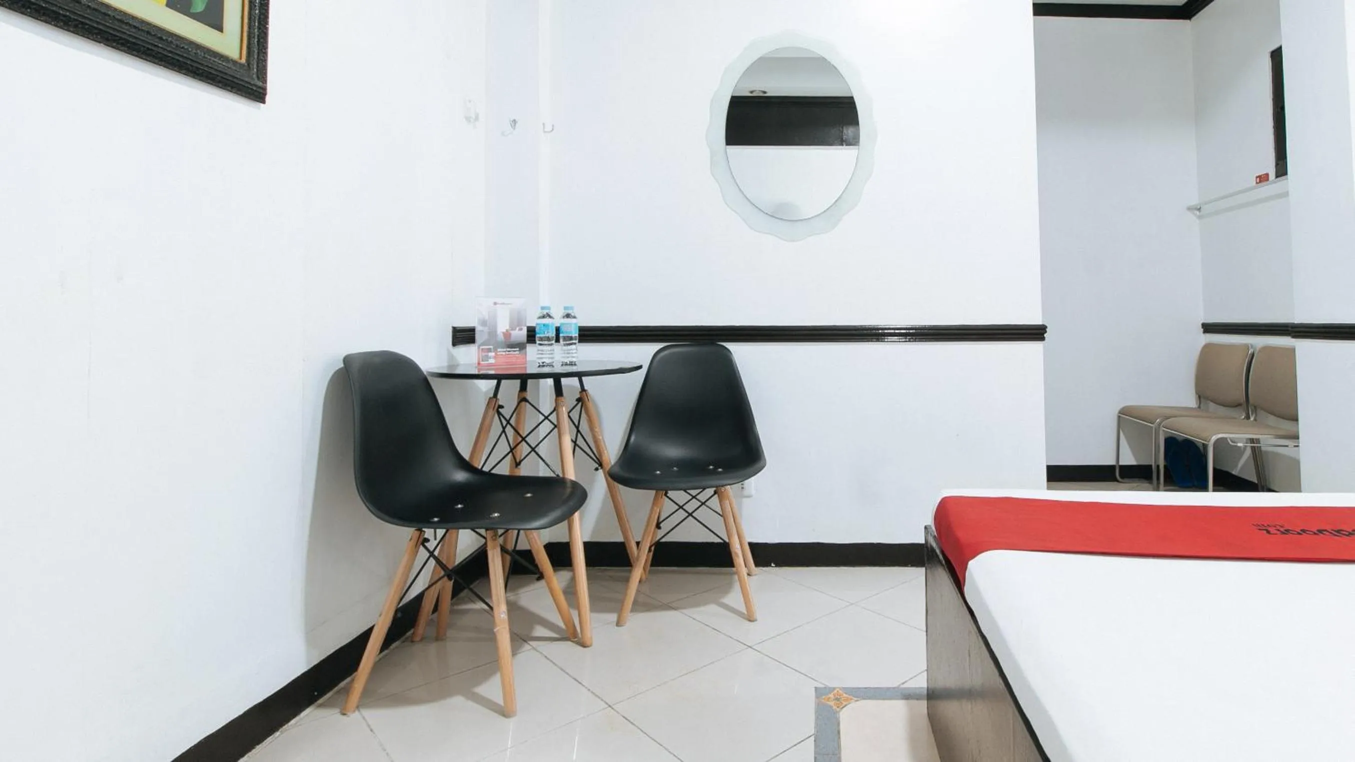 Seating area in RedDoorz Plus at Villa Gloria Taguig