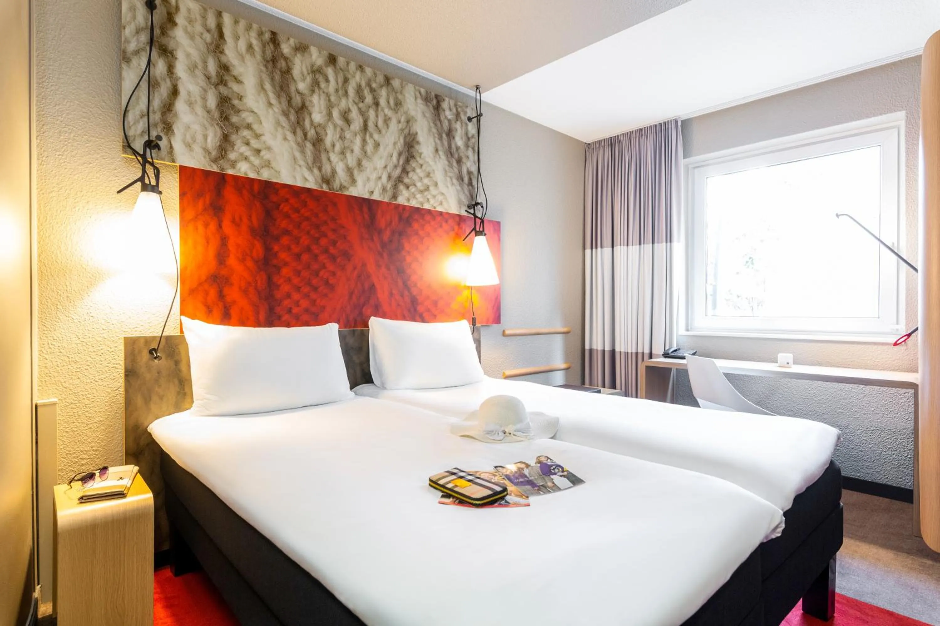 Photo of the whole room, Bed in ibis Hotel Hamburg Alster Centrum