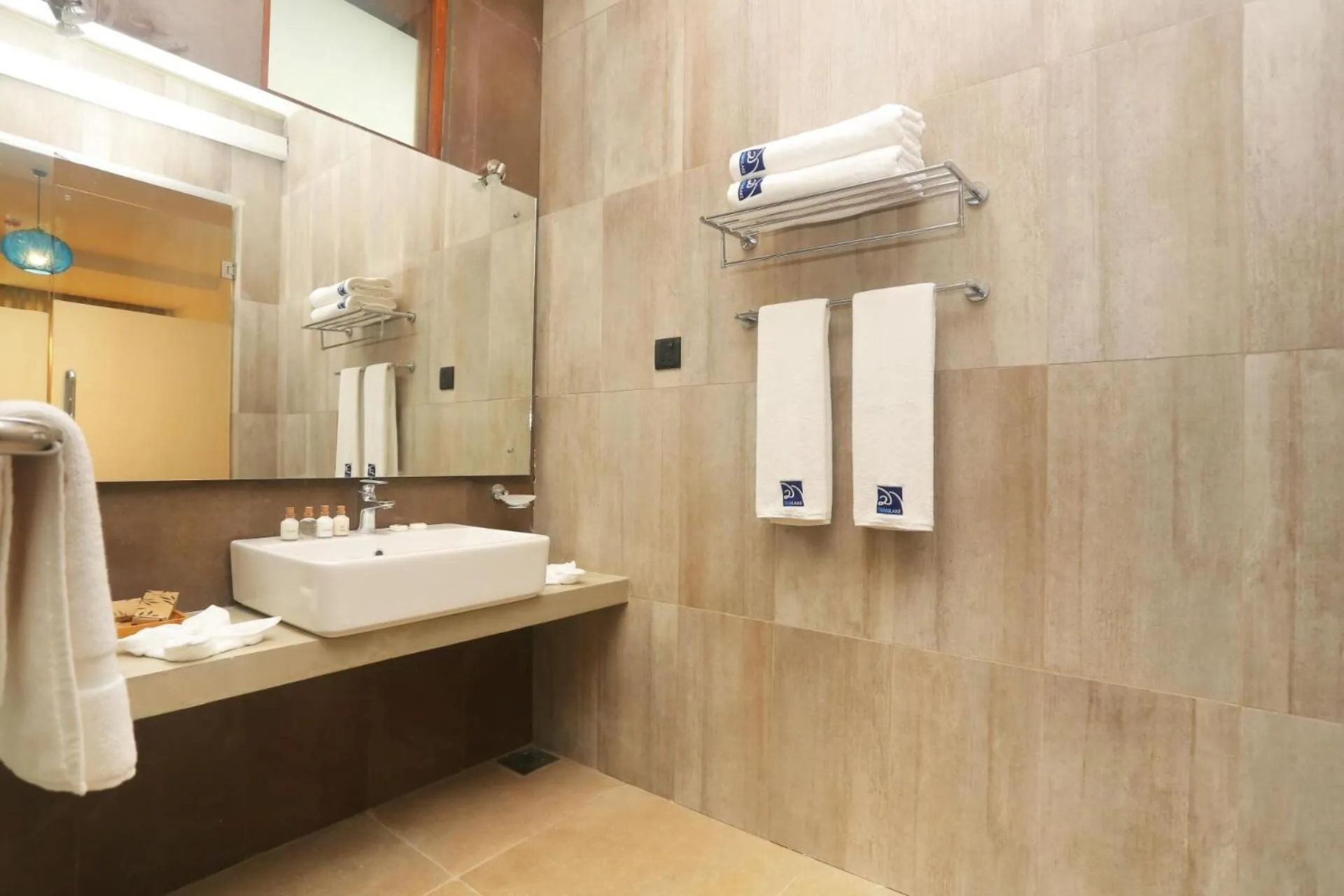 Shower in Moi Koggala by DBI - Free drop off to the beach