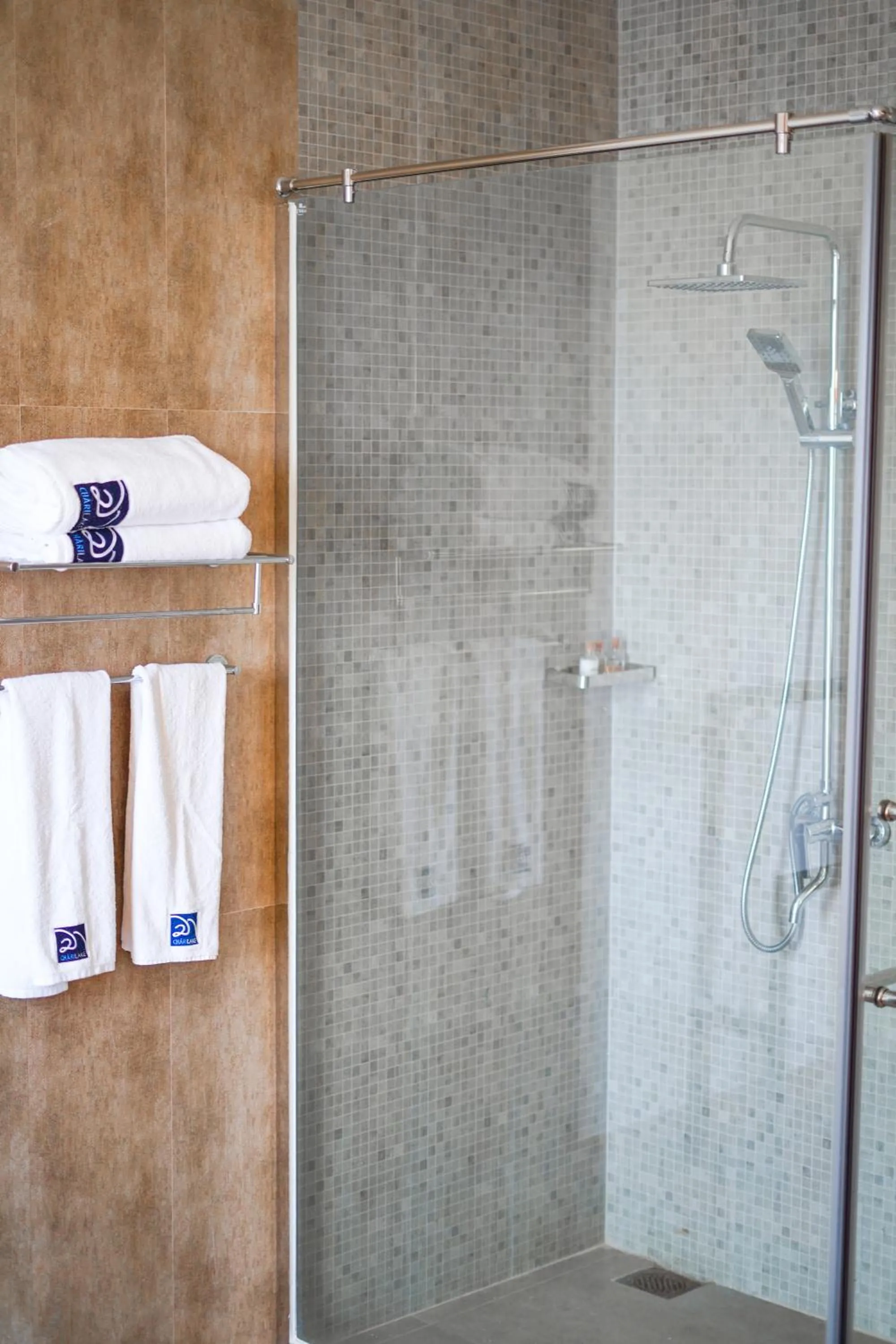 Shower in Moi Koggala by DBI - Free drop off to the beach