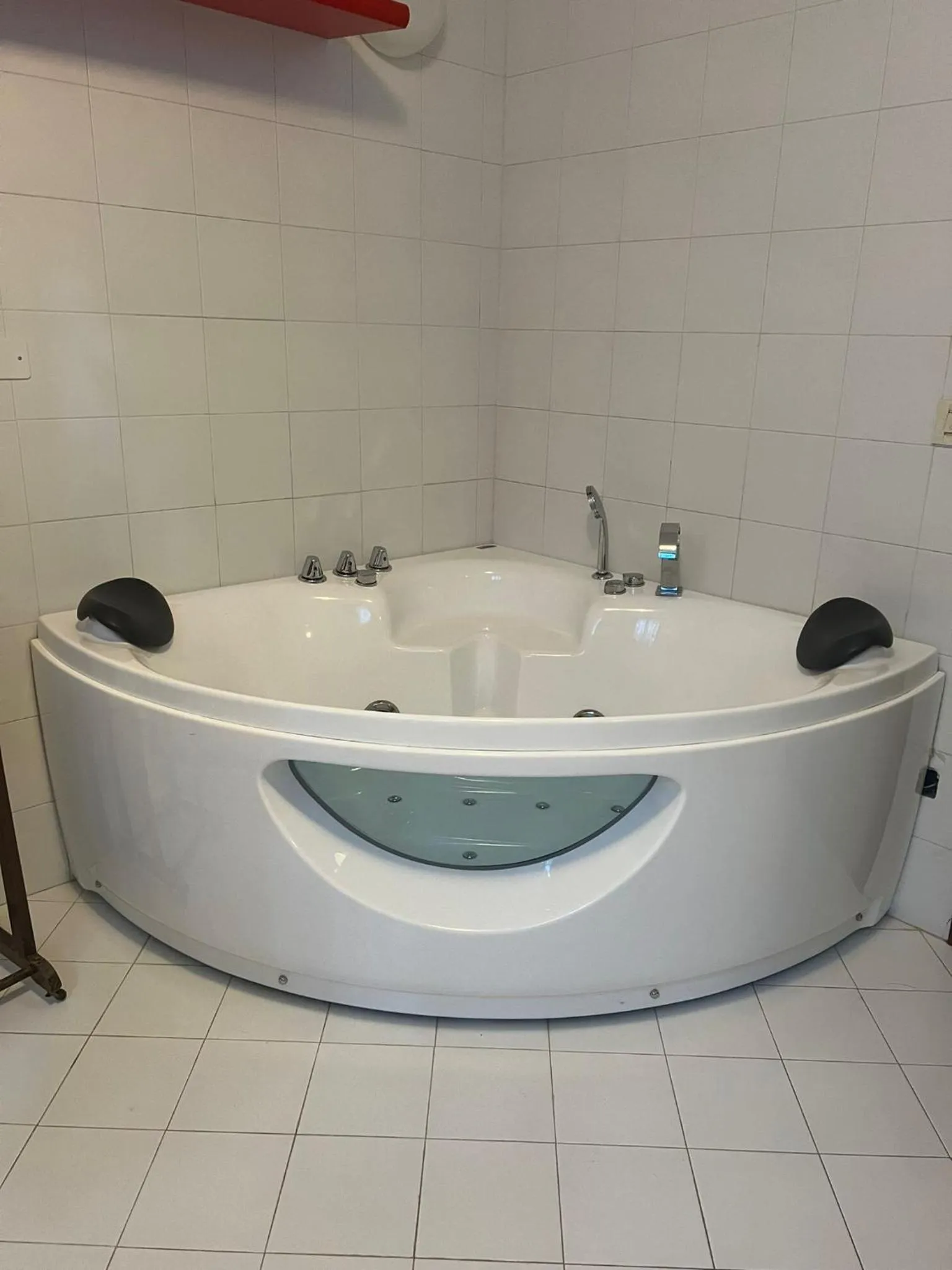 Hot Tub in Villa Stecchini