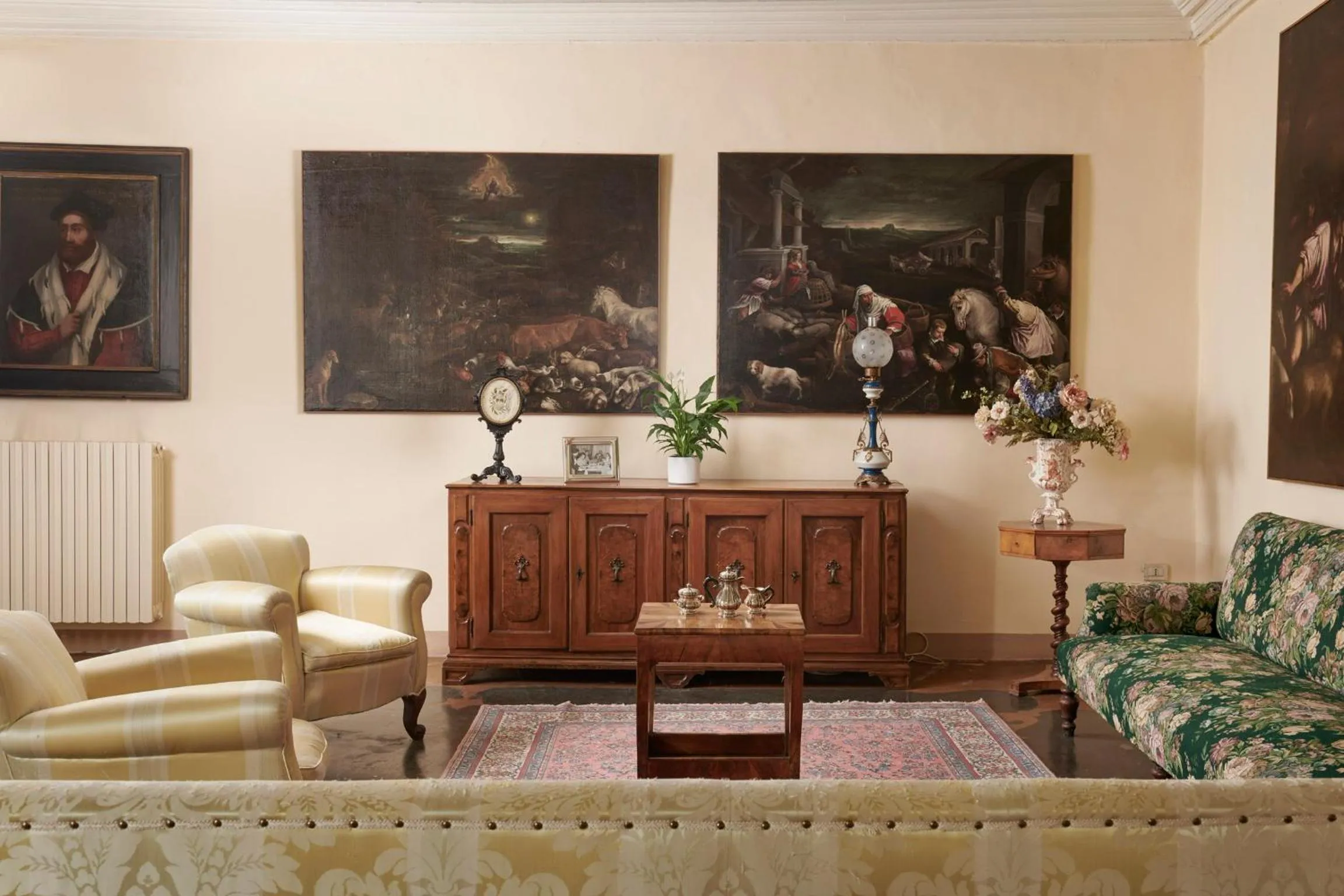 Seating area in Villa Stecchini