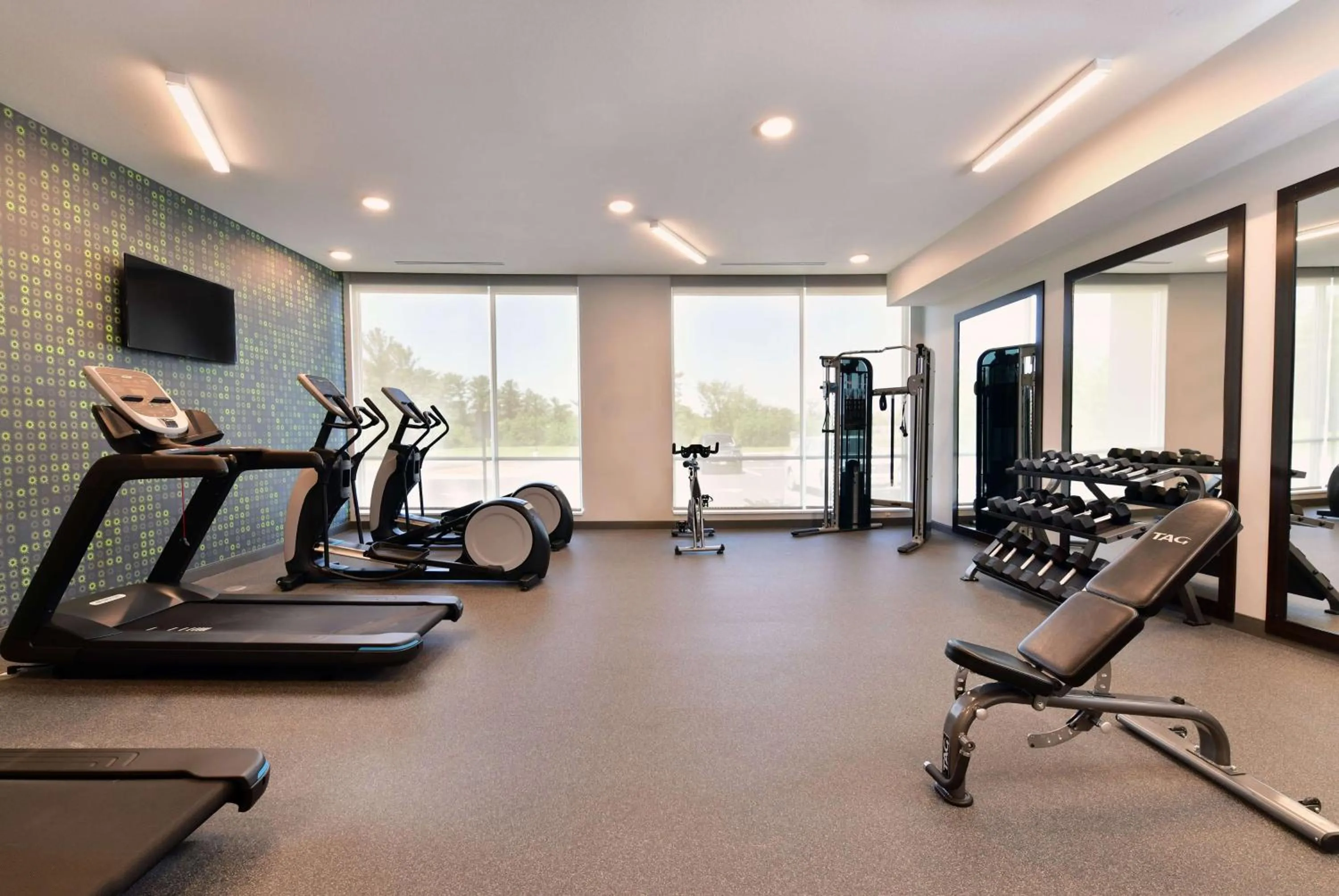 Fitness centre/facilities in La Quinta Inn & Suites by Wyndham Wisconsin Dells- Lake Delton
