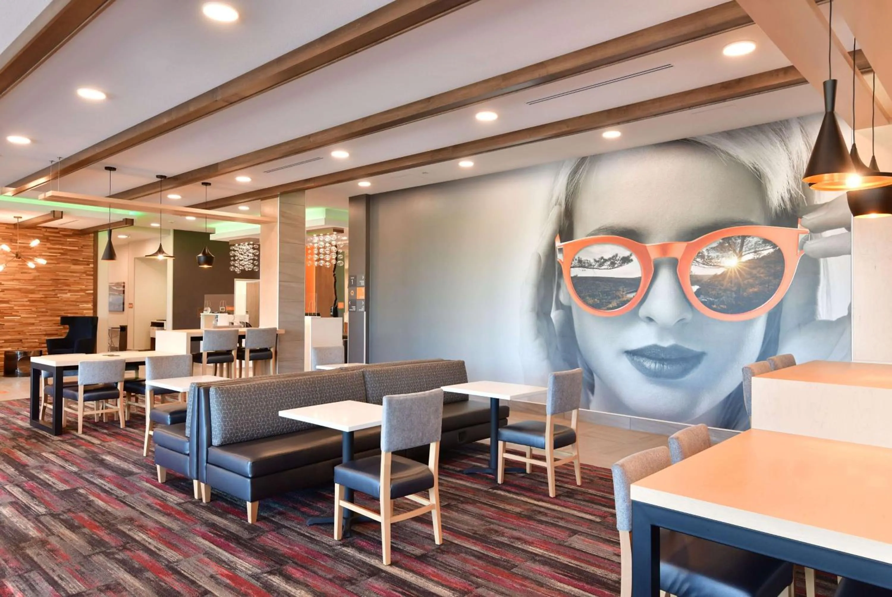 Lobby or reception in La Quinta Inn & Suites by Wyndham Wisconsin Dells- Lake Delton