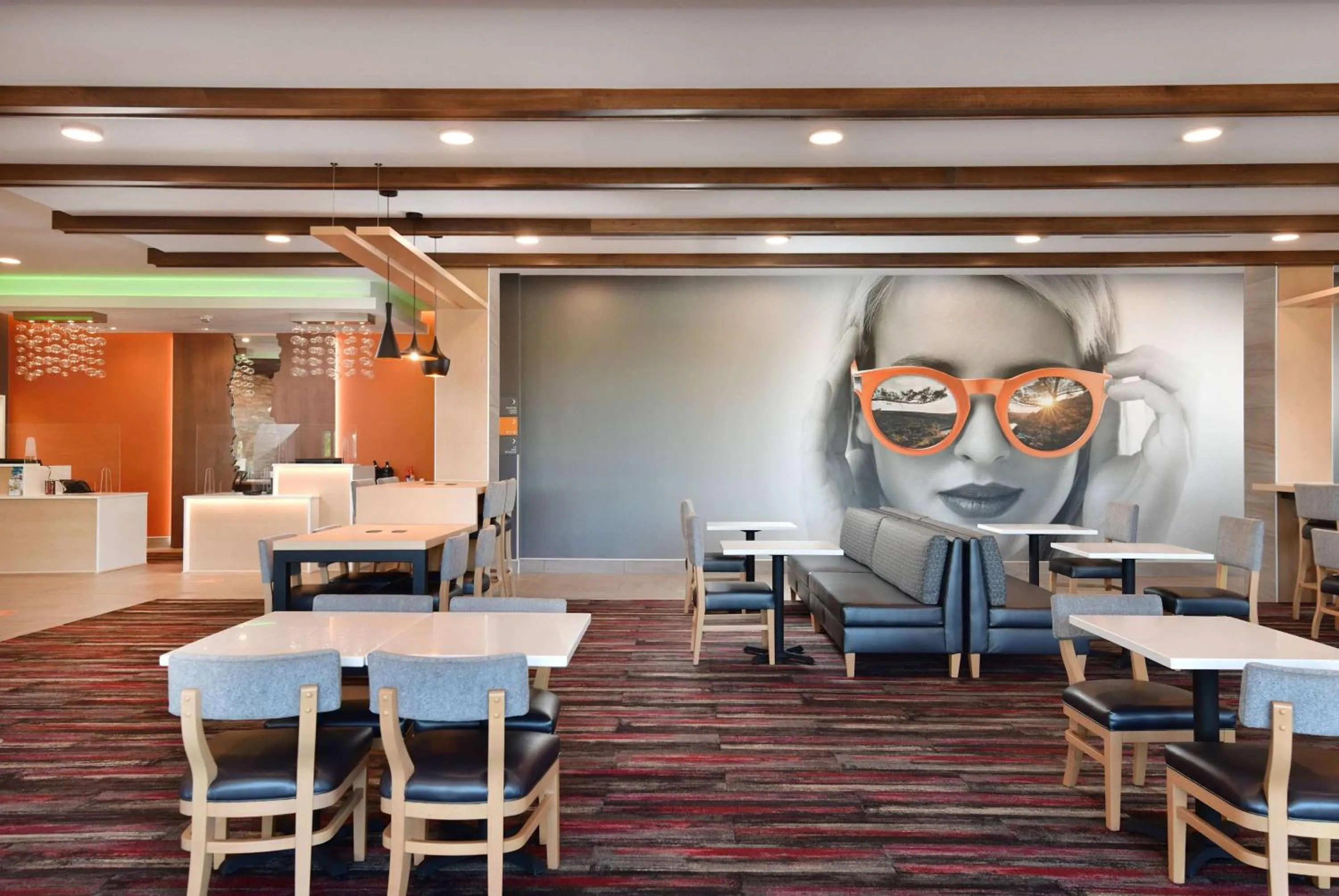 Lobby or reception in La Quinta Inn & Suites by Wyndham Wisconsin Dells- Lake Delton