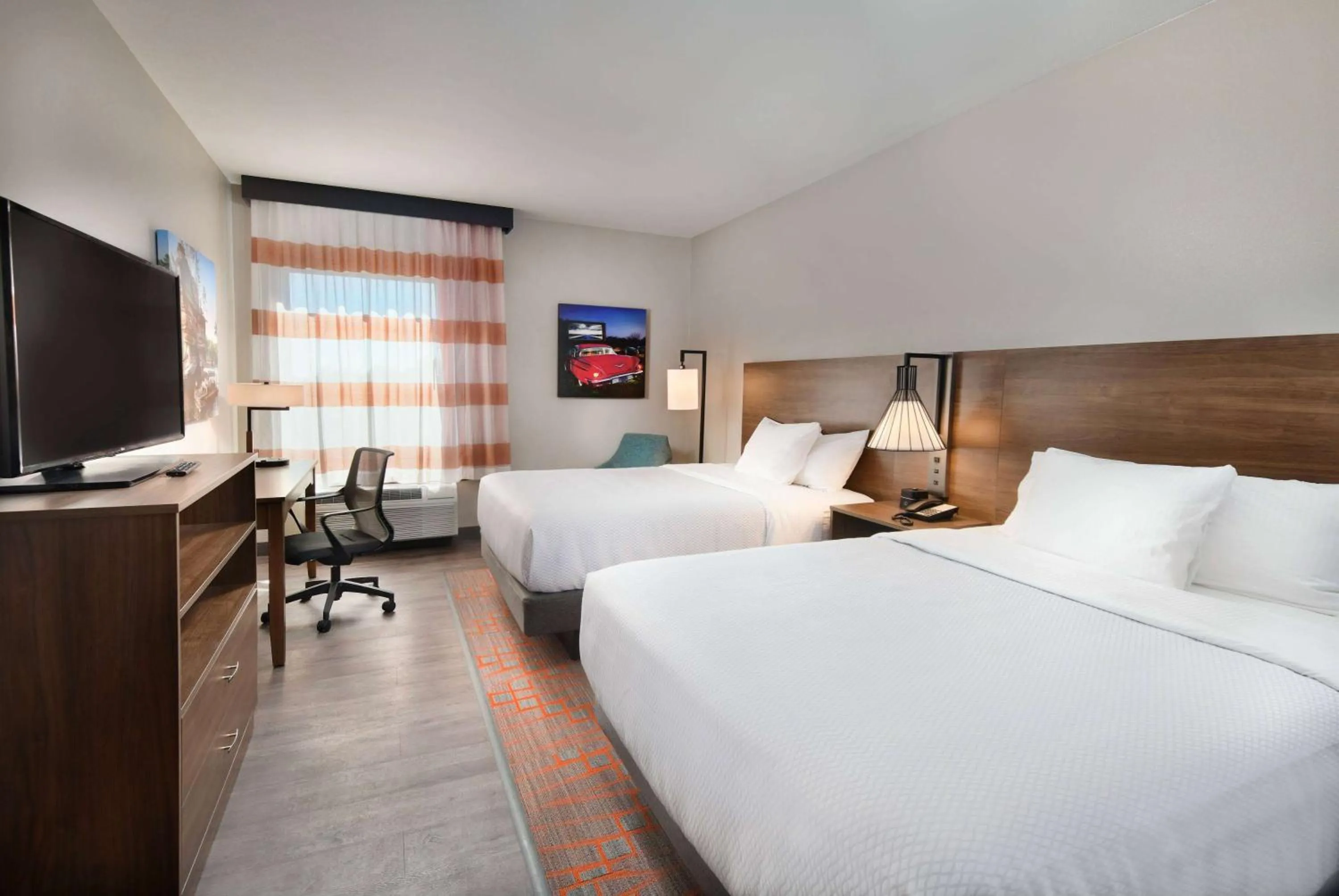 Photo of the whole room, Bed in La Quinta Inn & Suites by Wyndham Wisconsin Dells- Lake Delton