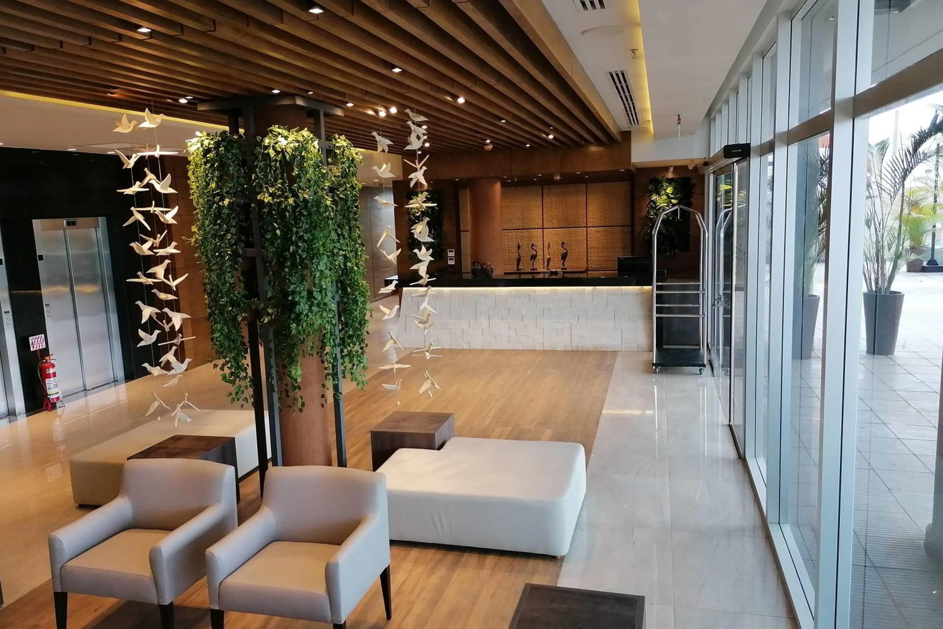 Lobby or reception in Dazzler by Wyndham Ciudad del Este