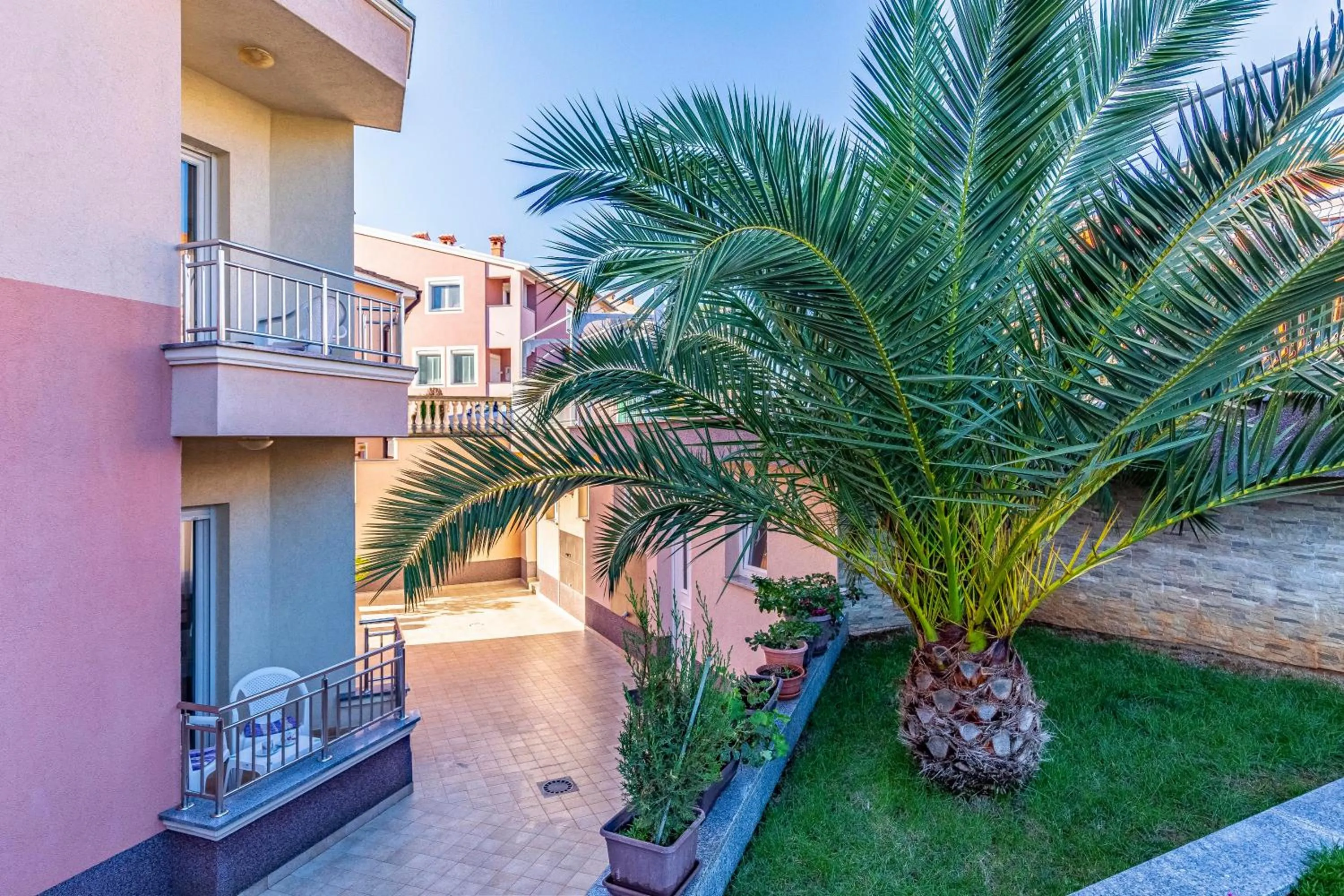 Garden in Istriensonne - Apartments Veruda mit Grillterrasse
