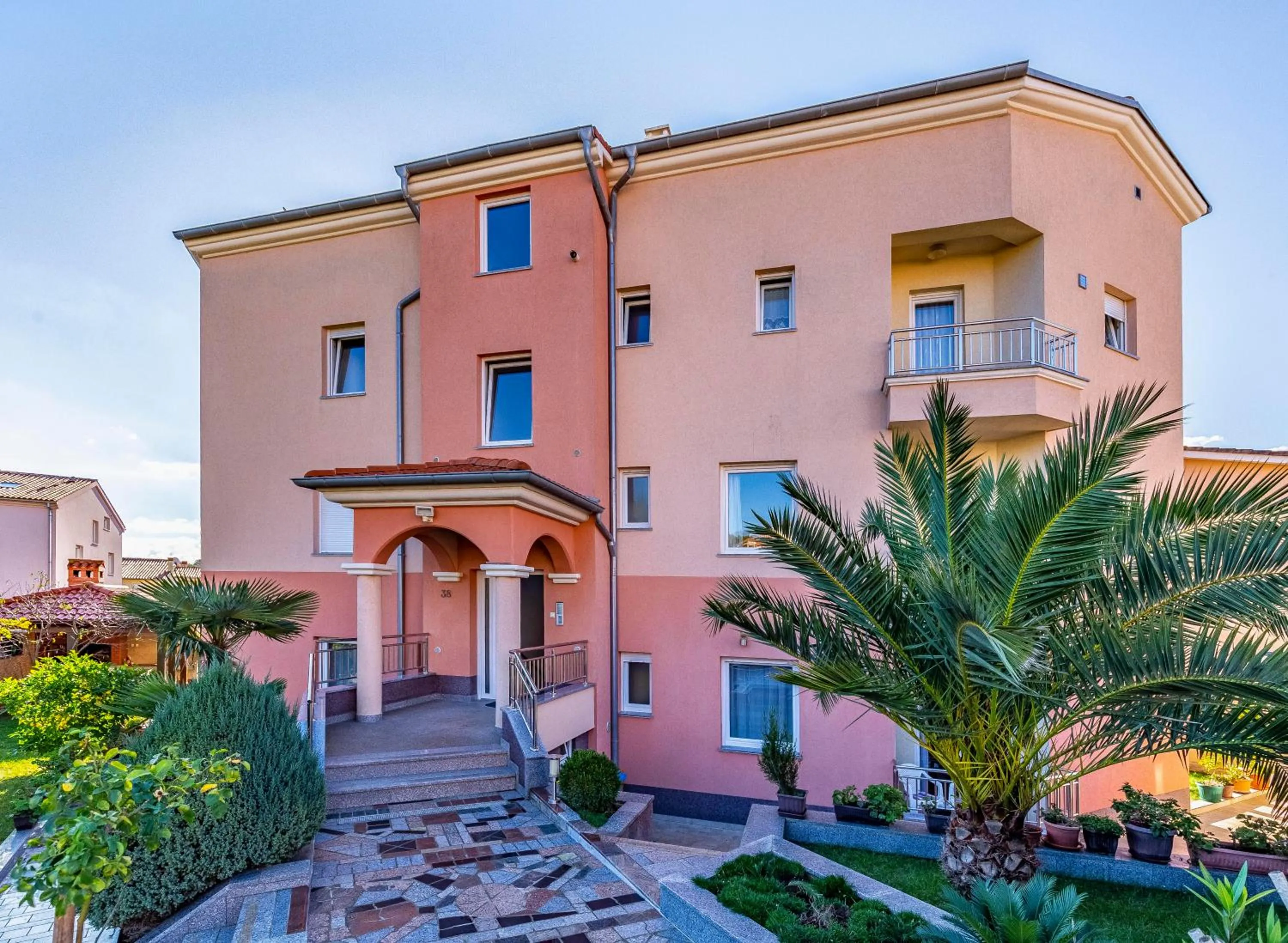 Property building in Istriensonne - Apartments Veruda mit Grillterrasse