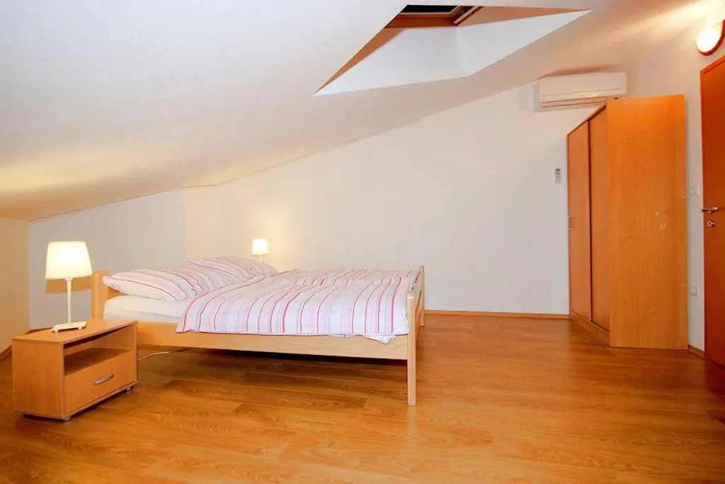 Bed in Istriensonne - Apartments Veruda mit Grillterrasse