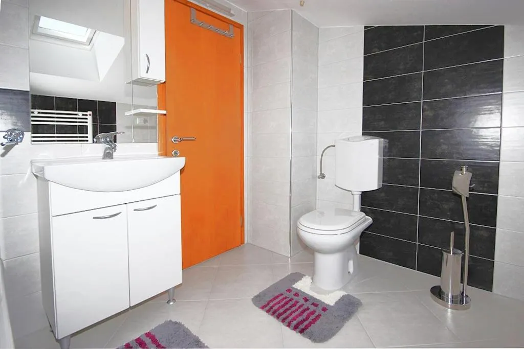 Toilet in Istriensonne - Apartments Veruda mit Grillterrasse