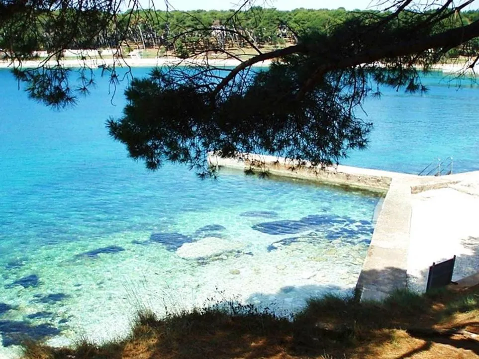 Beach in Istriensonne - Apartments Veruda mit Grillterrasse