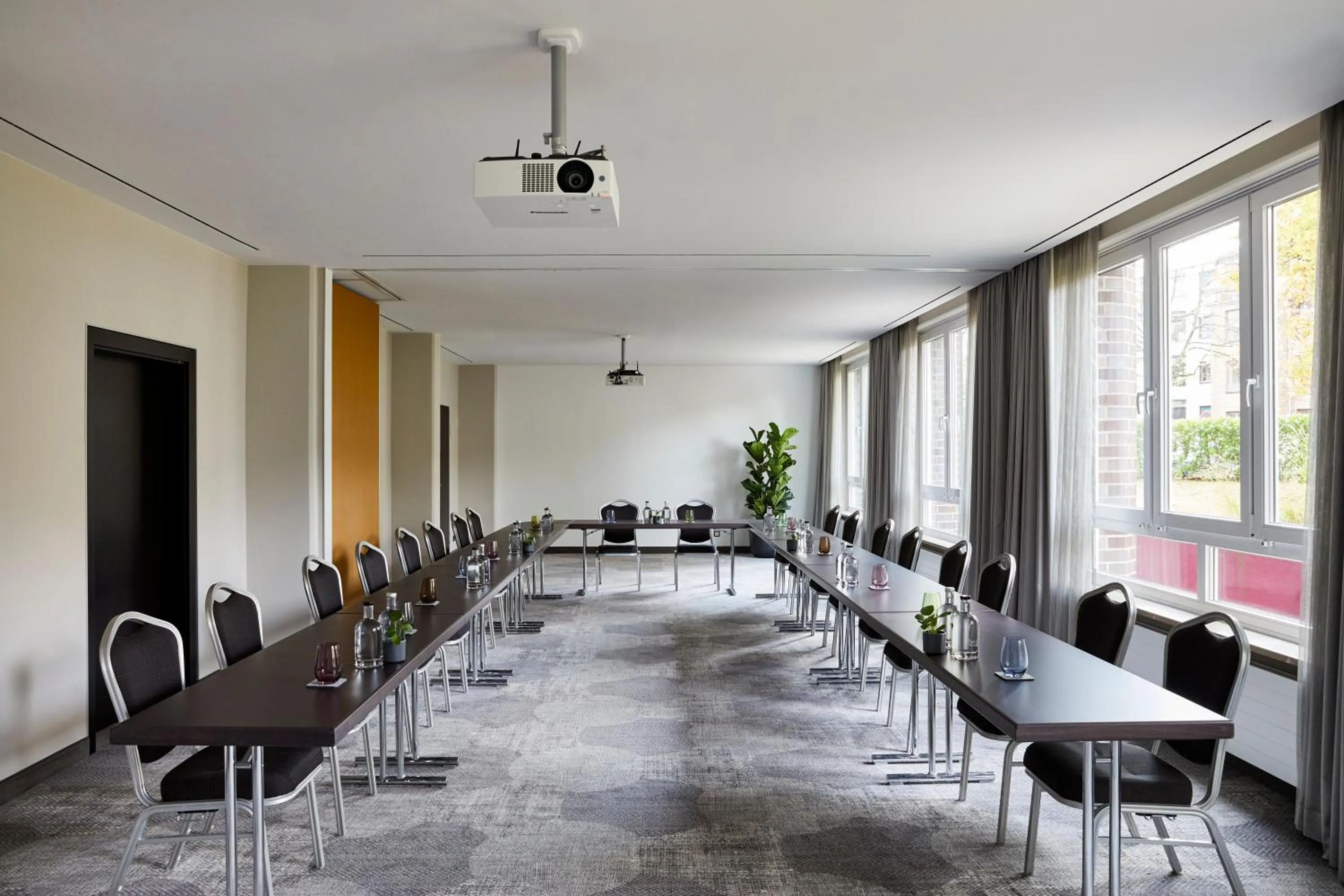 Meeting/conference room in Crowne Plaza Hamburg-City Alster by IHG