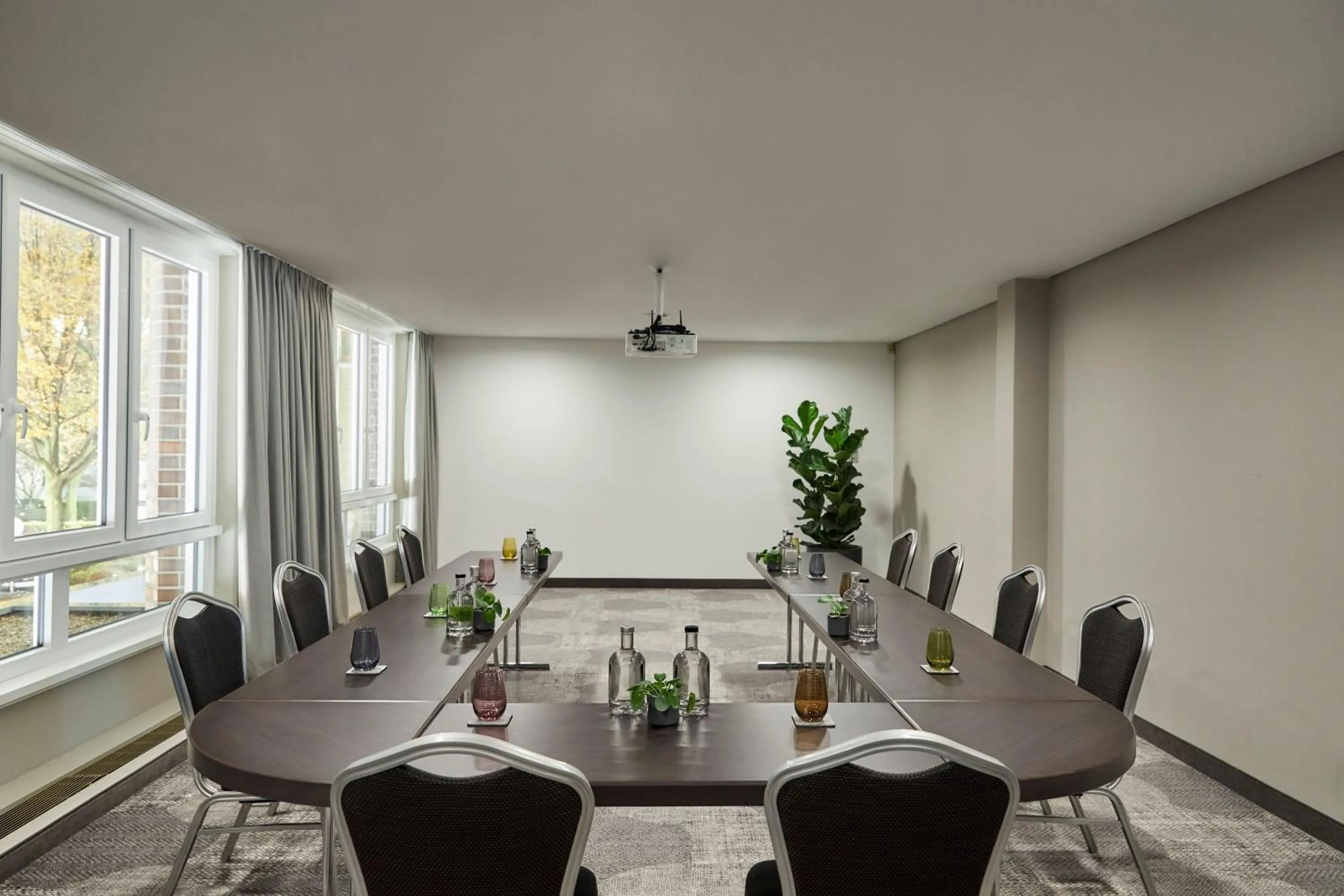Meeting/conference room in Crowne Plaza Hamburg-City Alster by IHG