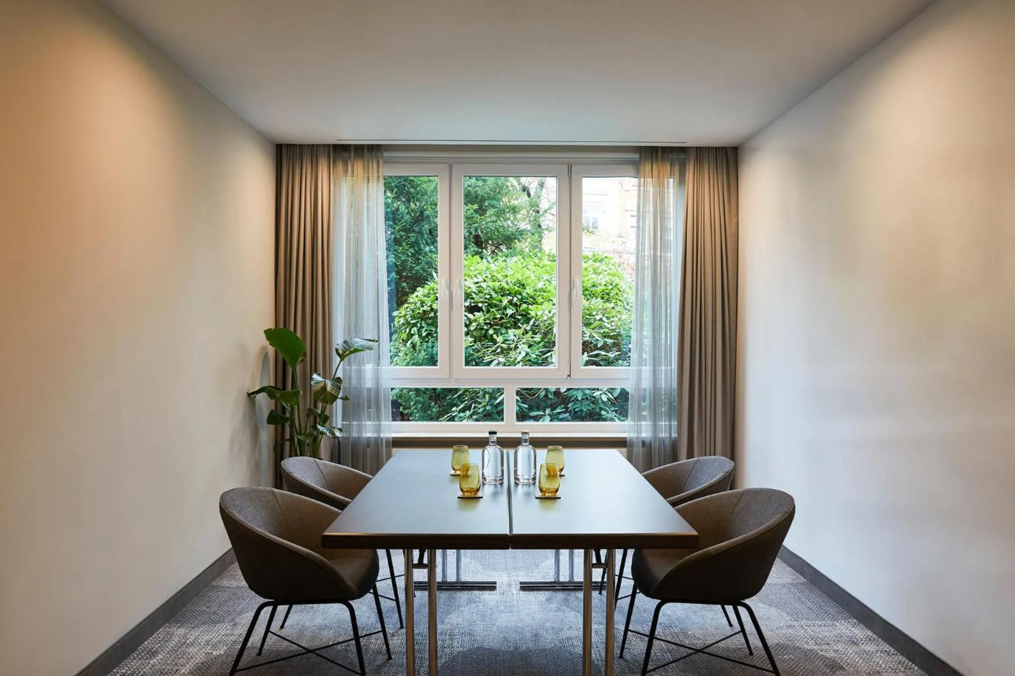 Meeting/conference room in Crowne Plaza Hamburg-City Alster by IHG