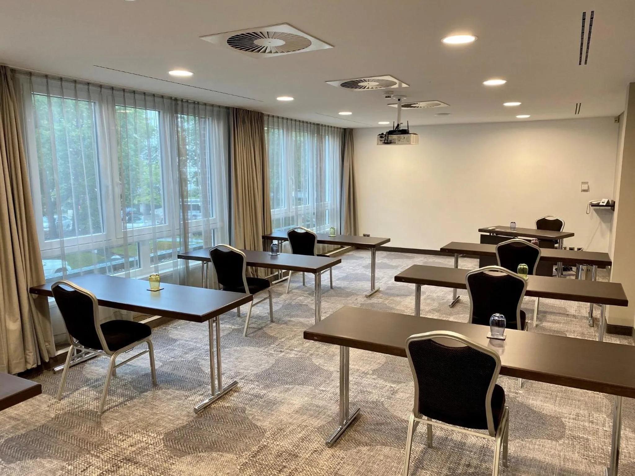 Meeting/conference room in Crowne Plaza Hamburg-City Alster by IHG