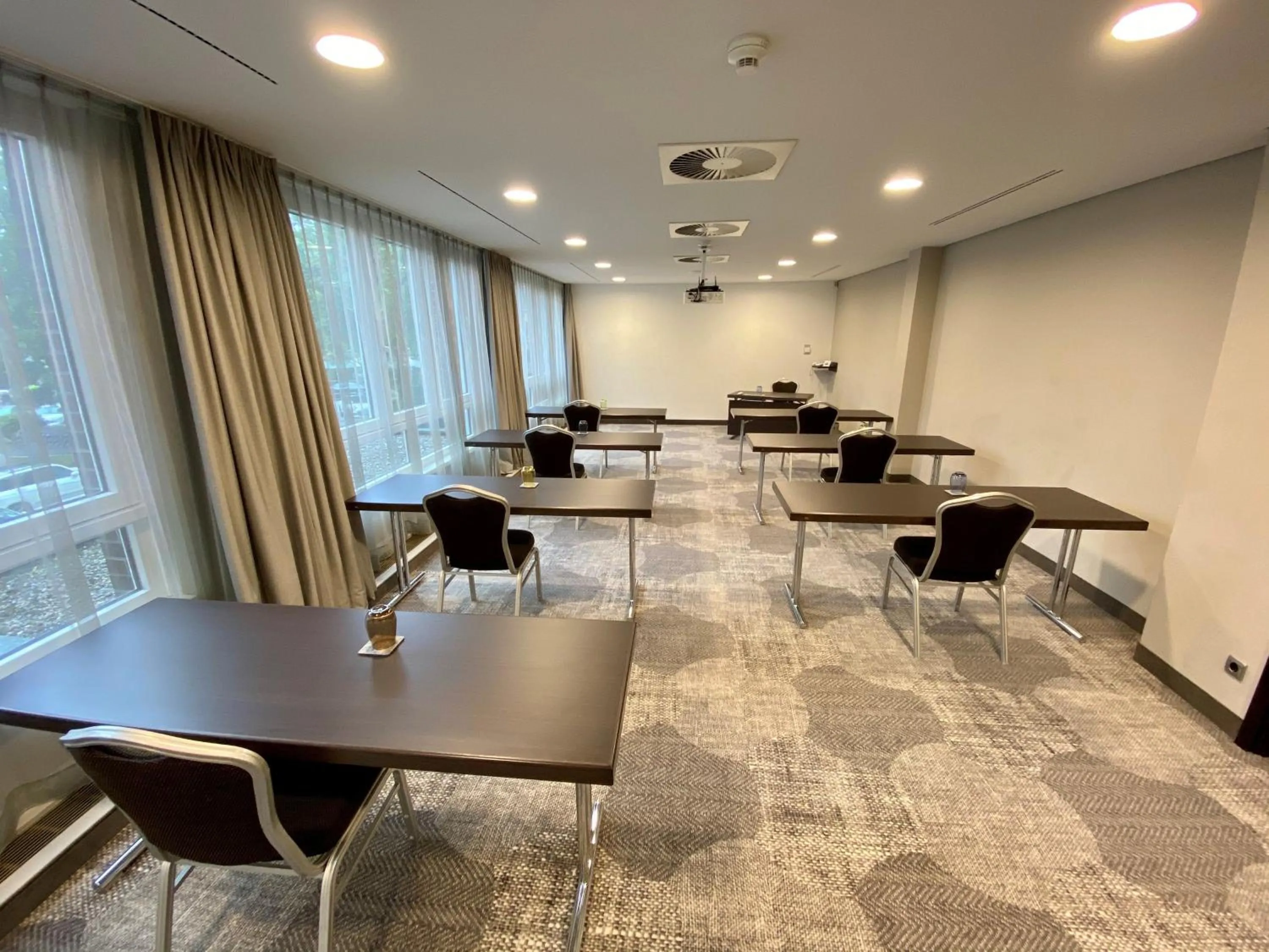 Meeting/conference room in Crowne Plaza Hamburg-City Alster by IHG