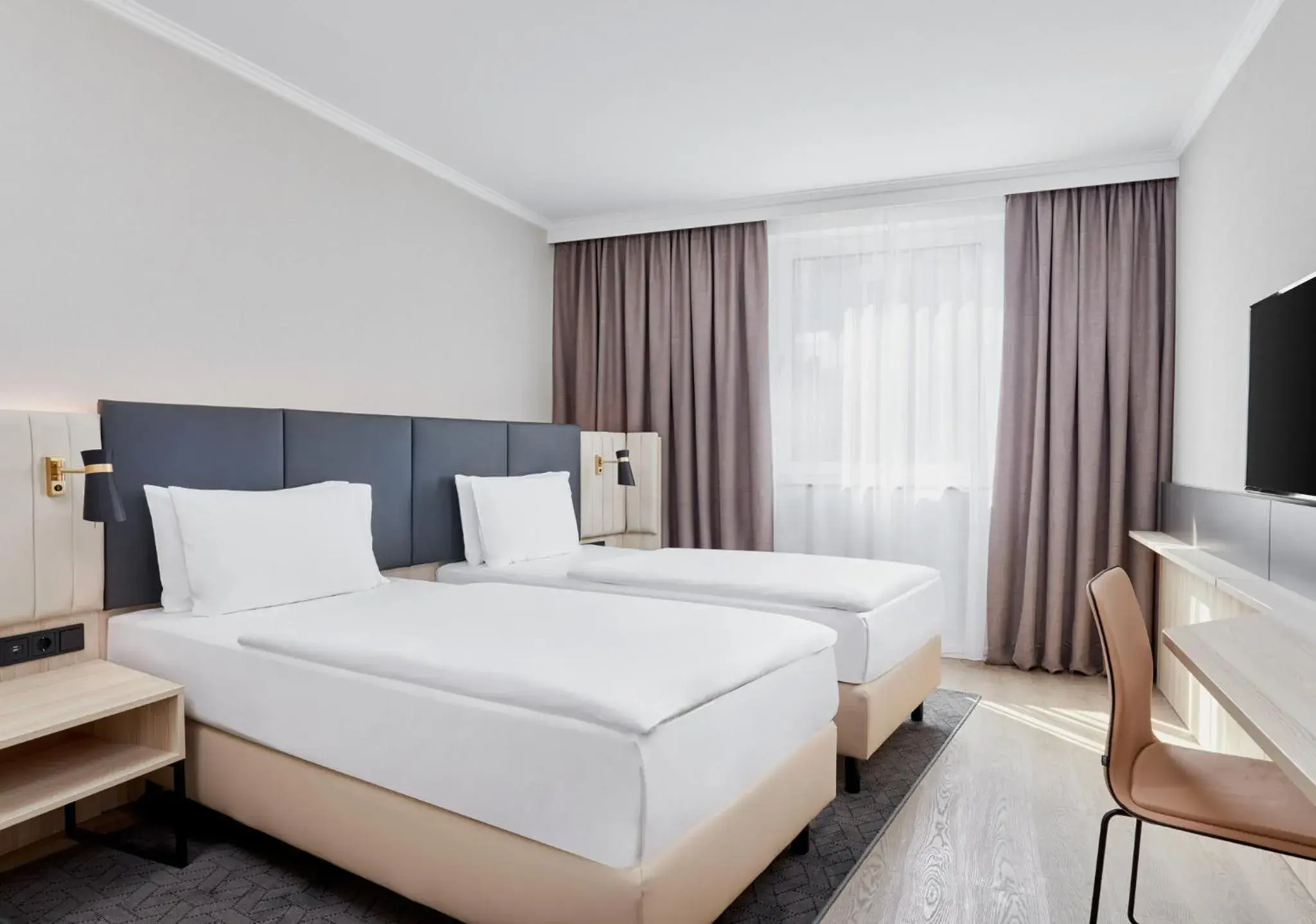 Standard Room with Two Single Beds in Crowne Plaza Hamburg-City Alster by IHG Standard Room with Two Single Beds in Crowne Plaza Hamburg-City Alster by IHG