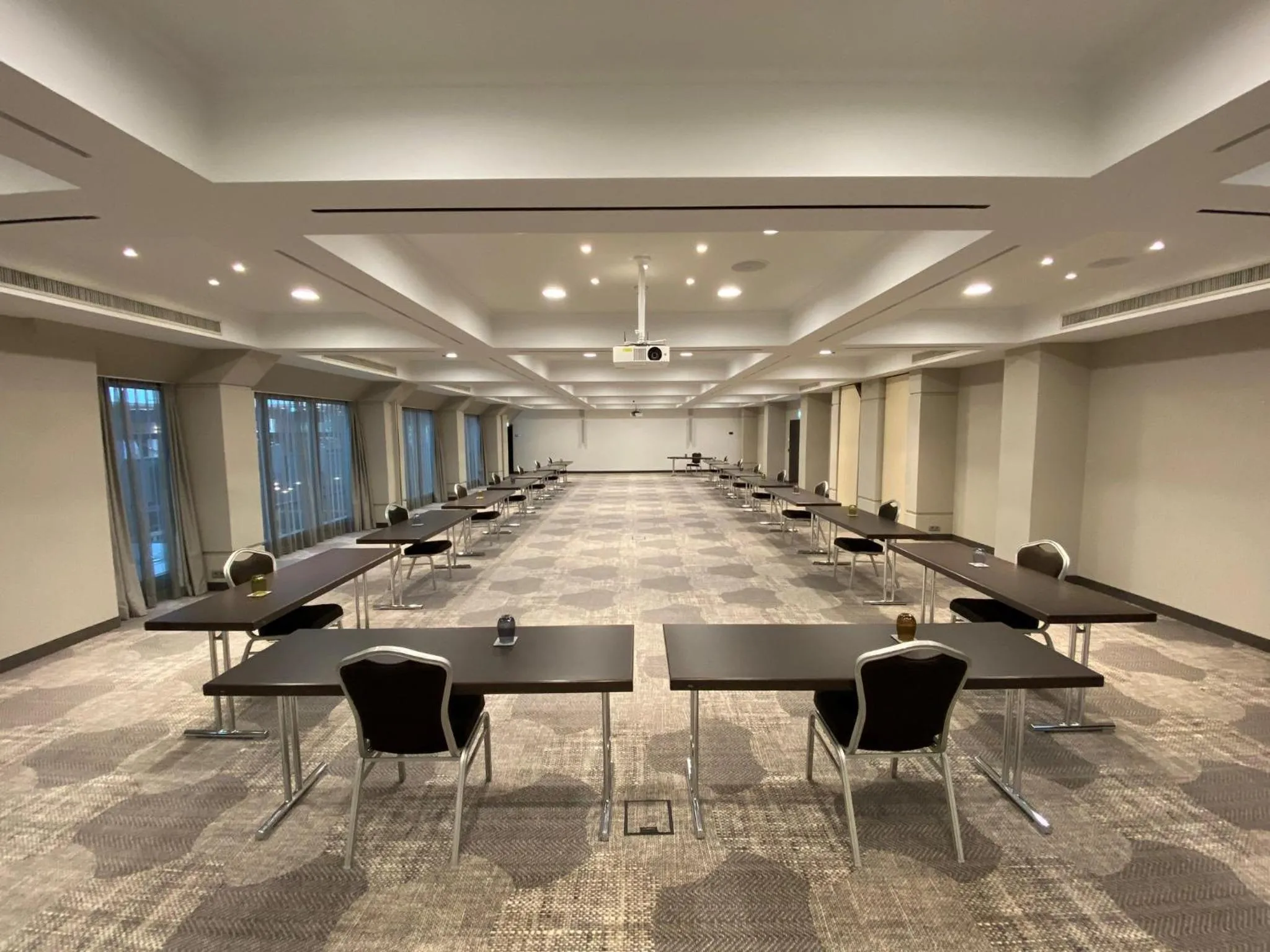 Meeting/conference room in Crowne Plaza Hamburg-City Alster by IHG