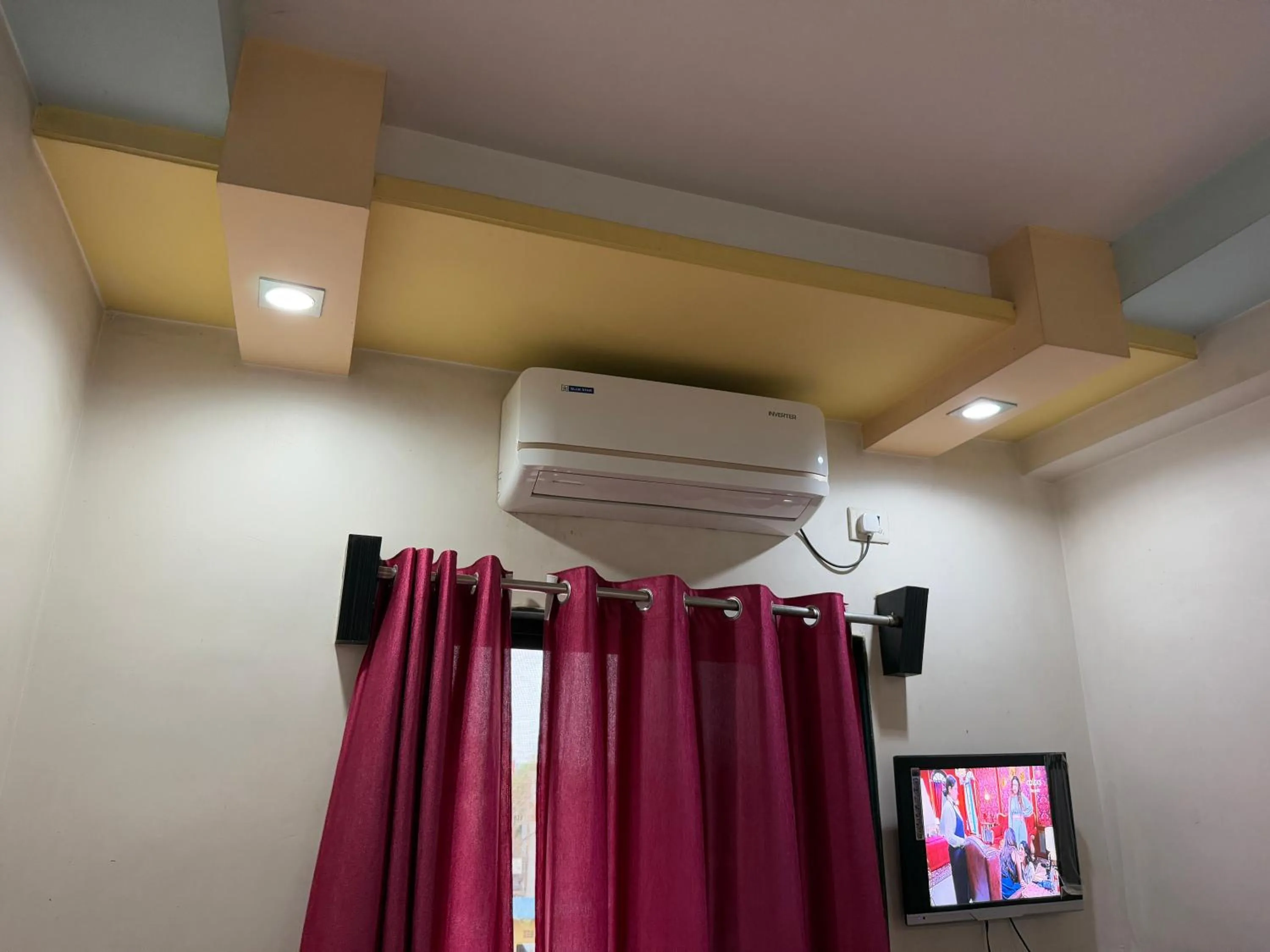 TV and multimedia in Hotel Temple Sai