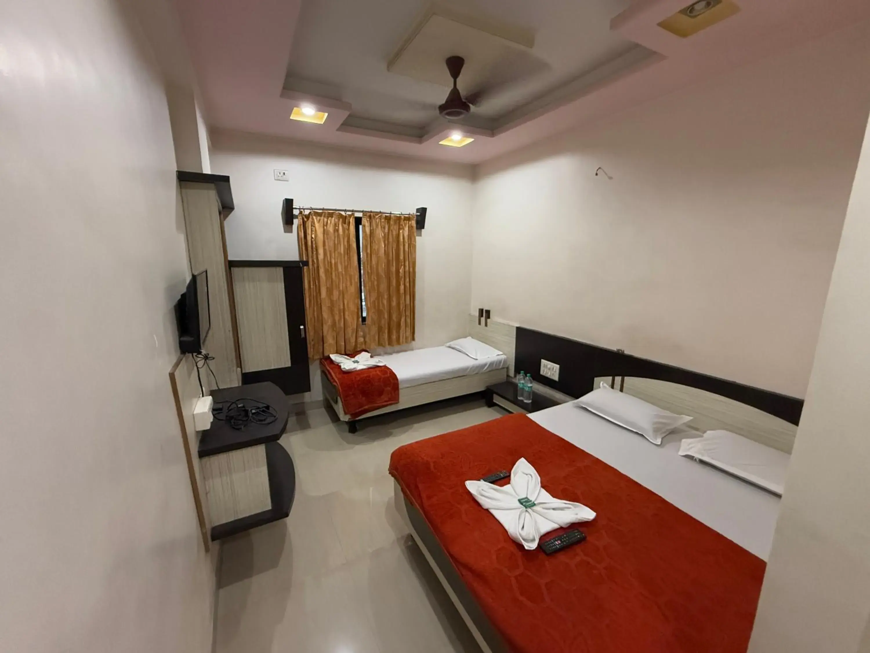 Standard Room NON AC with Triple Bed in Hotel Temple Sai Standard Room NON AC with Triple Bed in Hotel Temple Sai