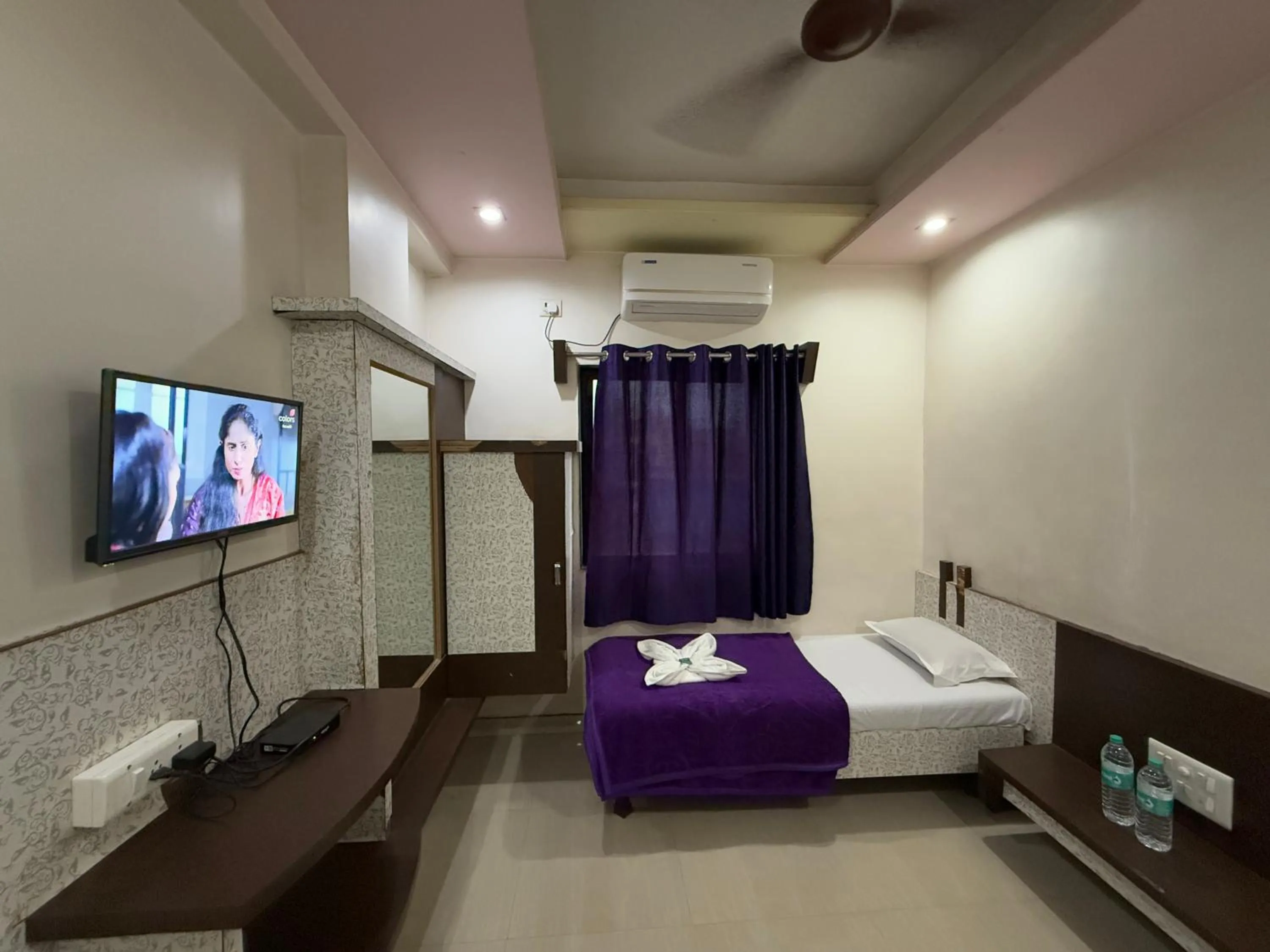TV and multimedia, Bed in Hotel Temple Sai