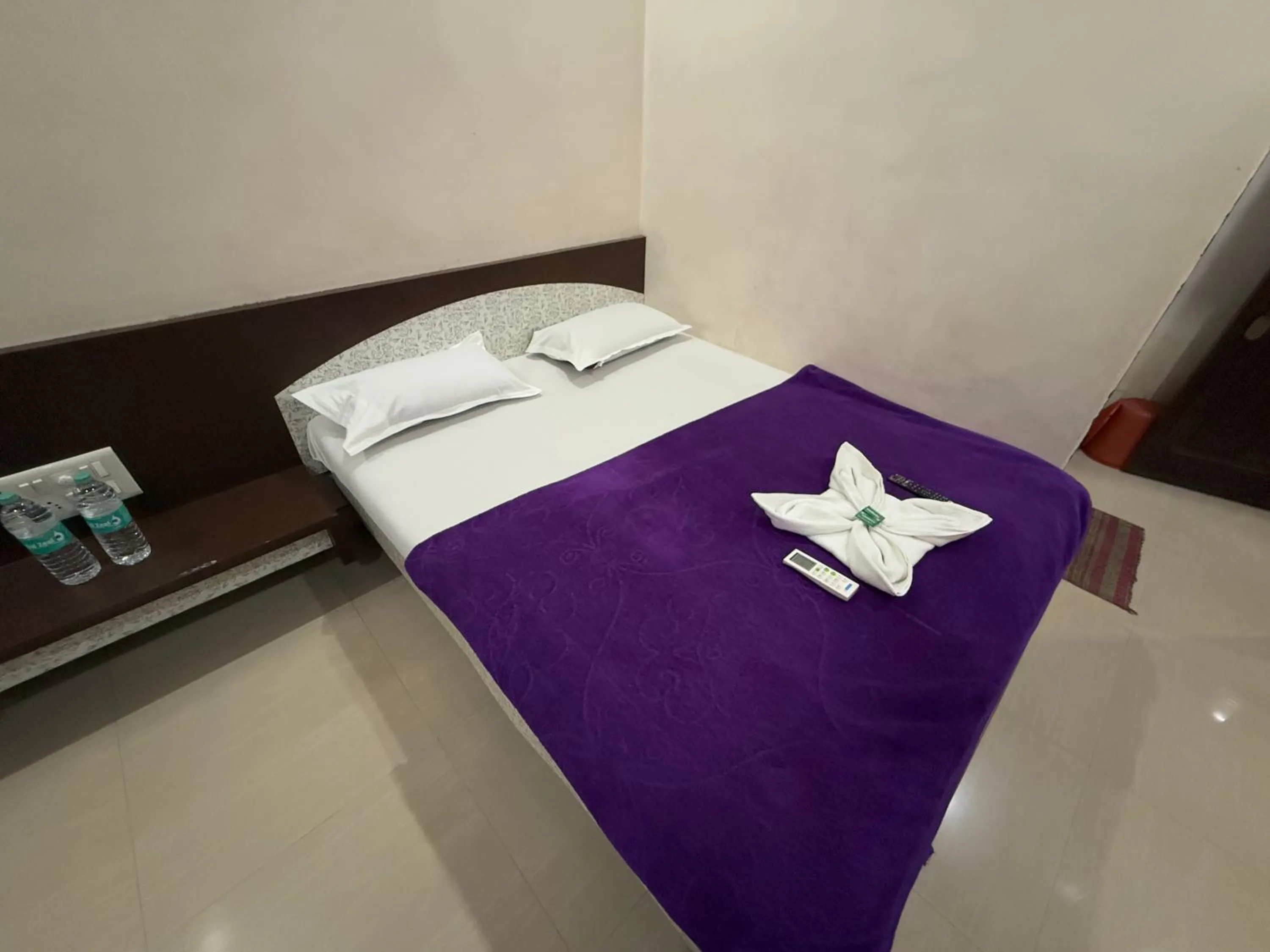 Bed in Hotel Temple Sai