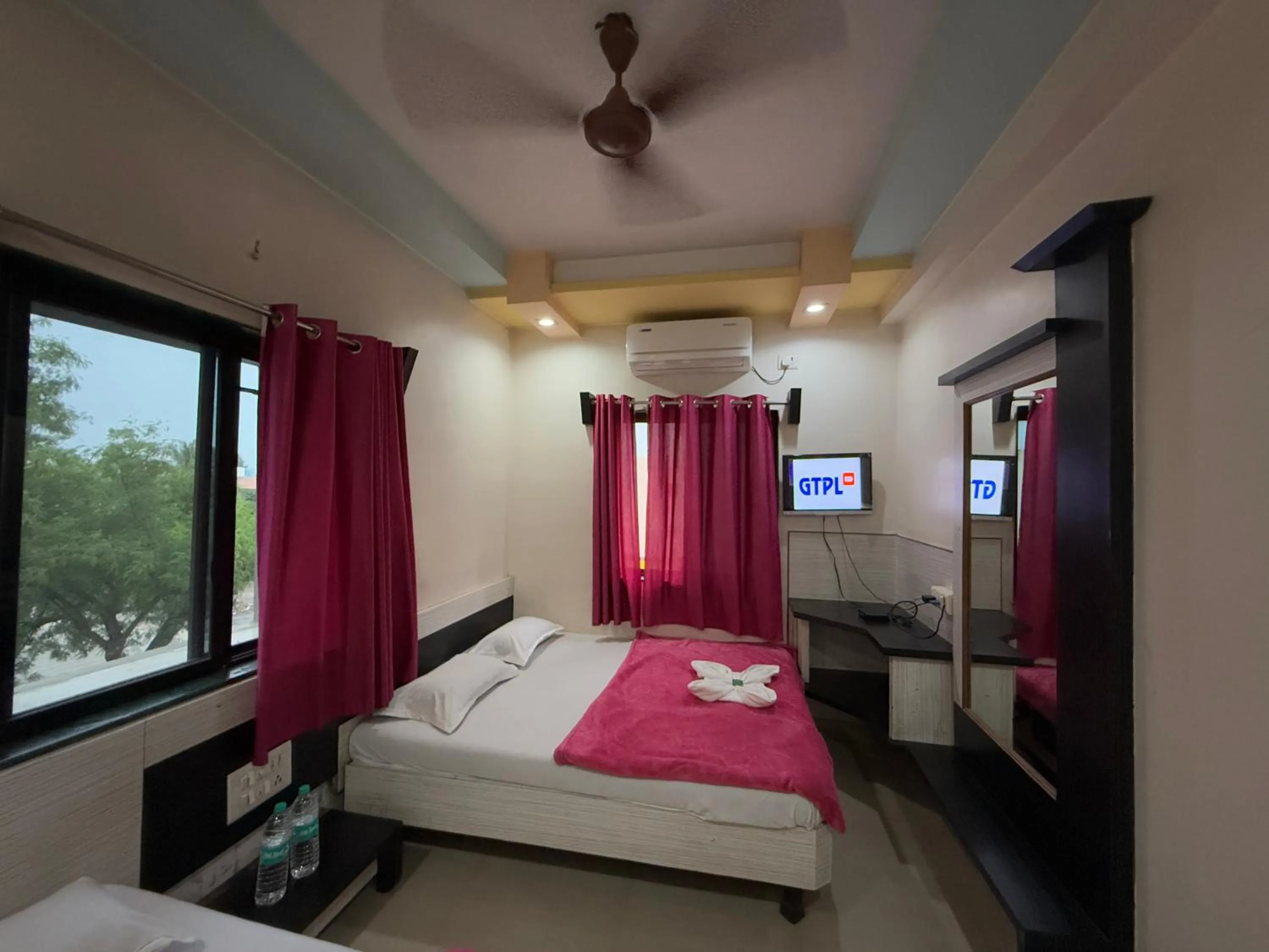 Bed in Hotel Temple Sai