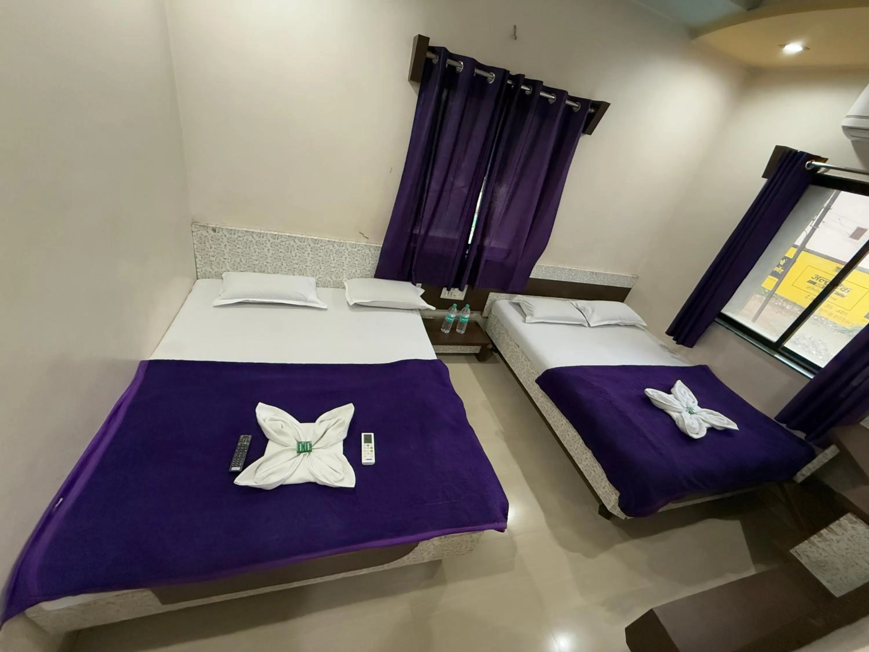 Bed in Hotel Temple Sai