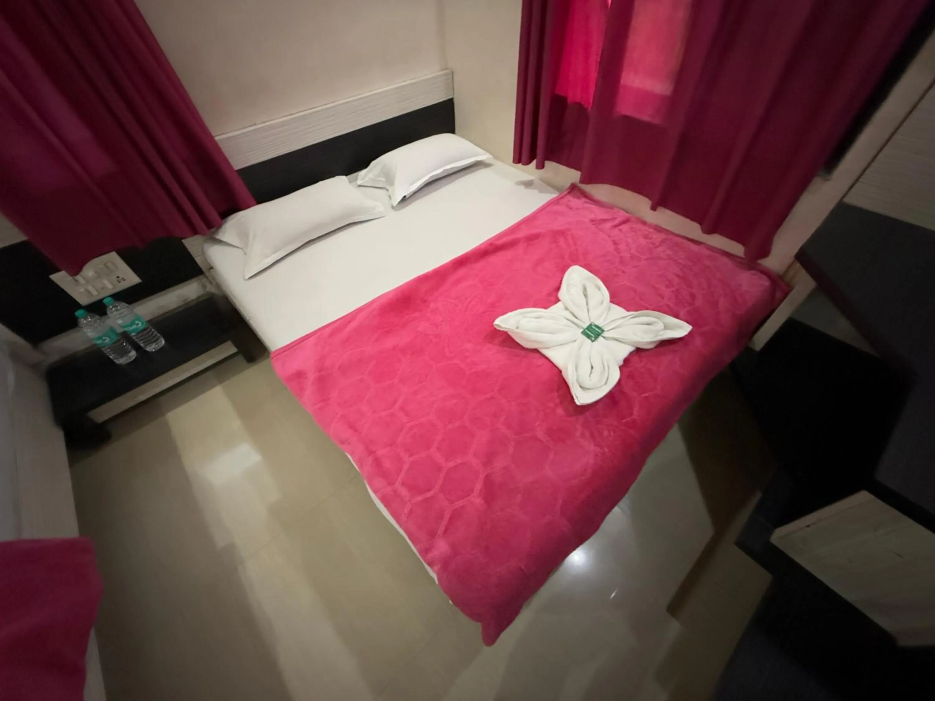 Bed in Hotel Temple Sai